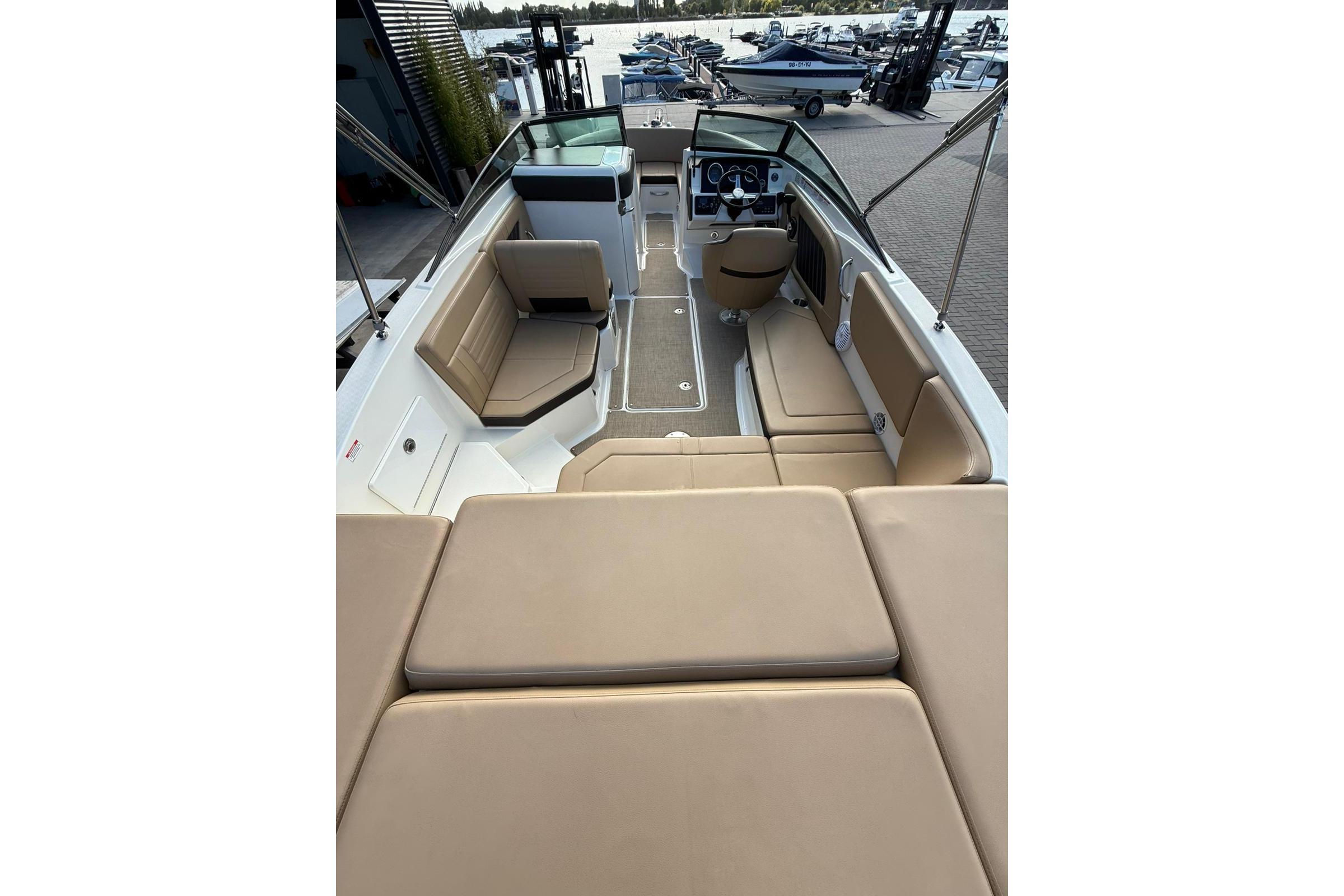 Sea Ray SPX 230 — foto 24 van 47