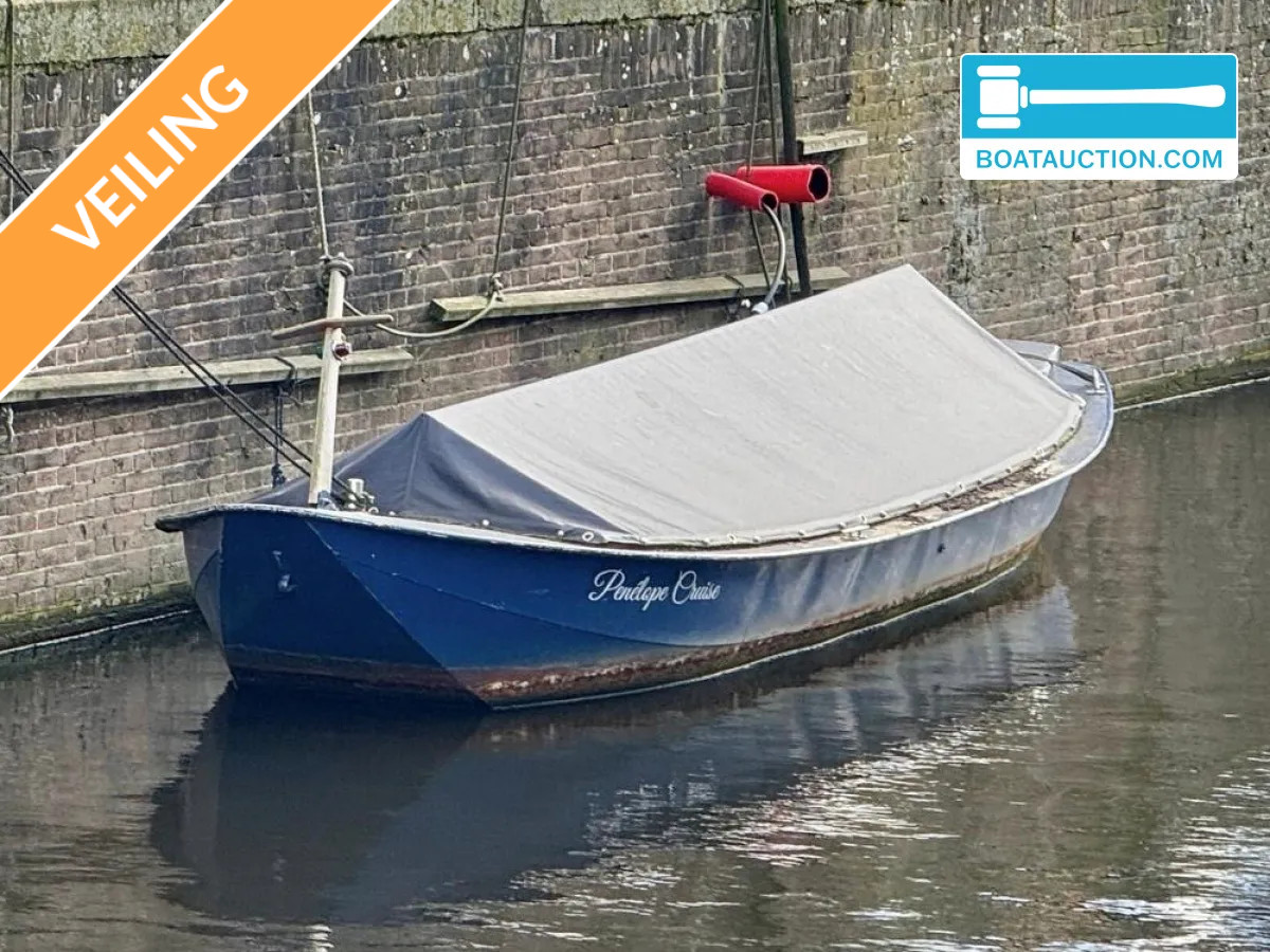Sloep 600 nu in de online veiling.