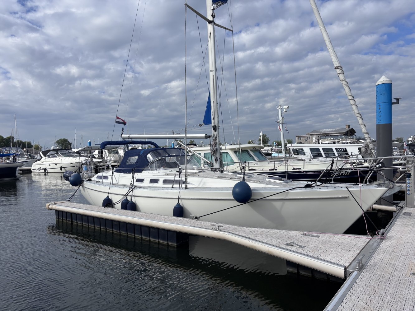 VOLVO PENTA Moody - Sailing Yacht - GRP (Polyester) - 1990 - € 85.000 — foto 3 van 11