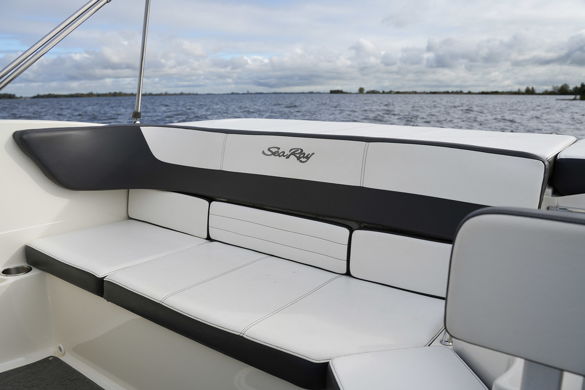 Sea Ray 19 SPX — foto 19 van 36
