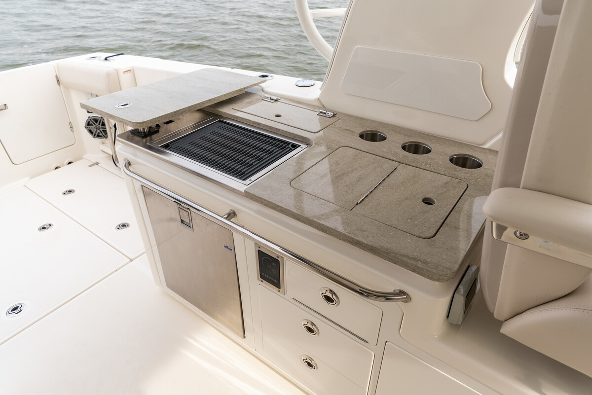 Boston Whaler 380 Realm — foto 24 van 32