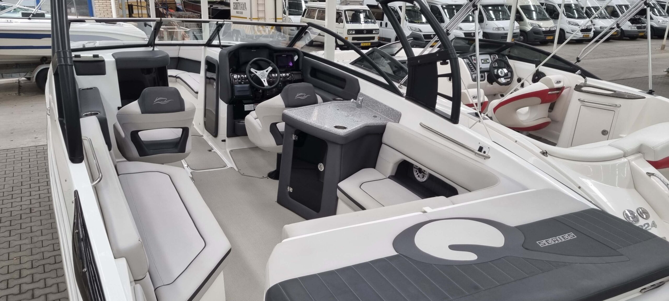 Rinker Q7 — foto 3 van 11