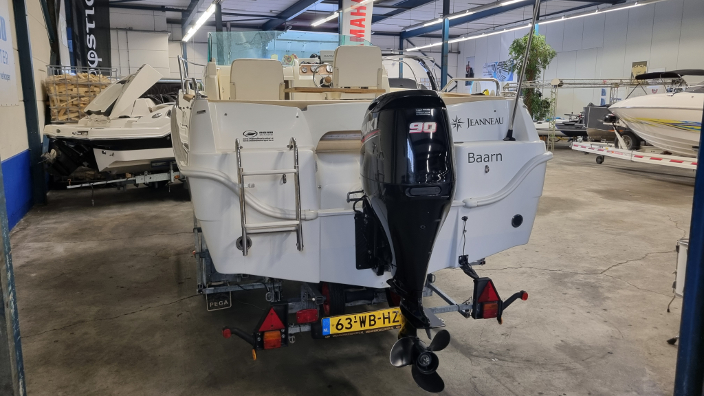 Jeanneau Merry Fisher 585 met Suzuki DF90A en trailer — foto 6 van 19