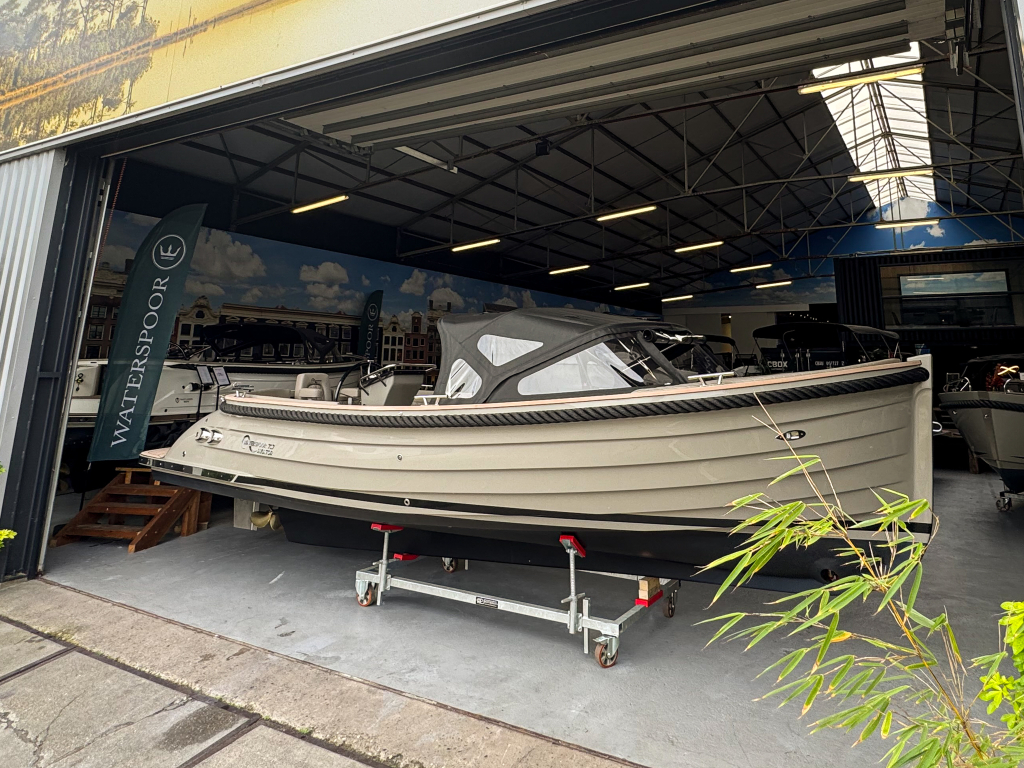 Waterspoor 717 Aviator | Vetus diesel   — foto 1 van 31