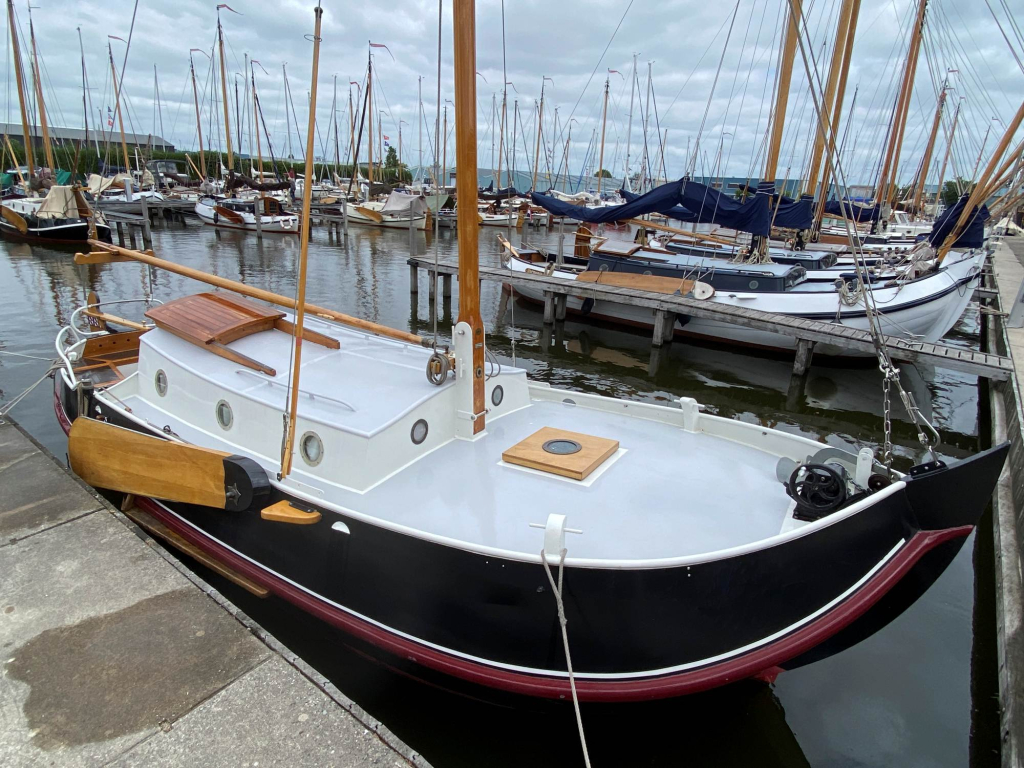 Zwarte Zwaan Vollenhovense Bol 8.50m.