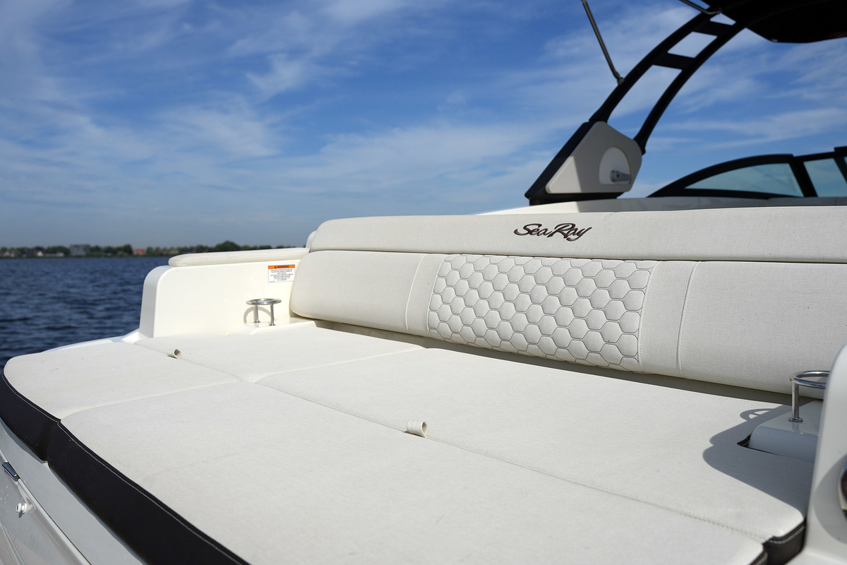 Sea Ray SDX 290 Outboard — foto 18 van 51