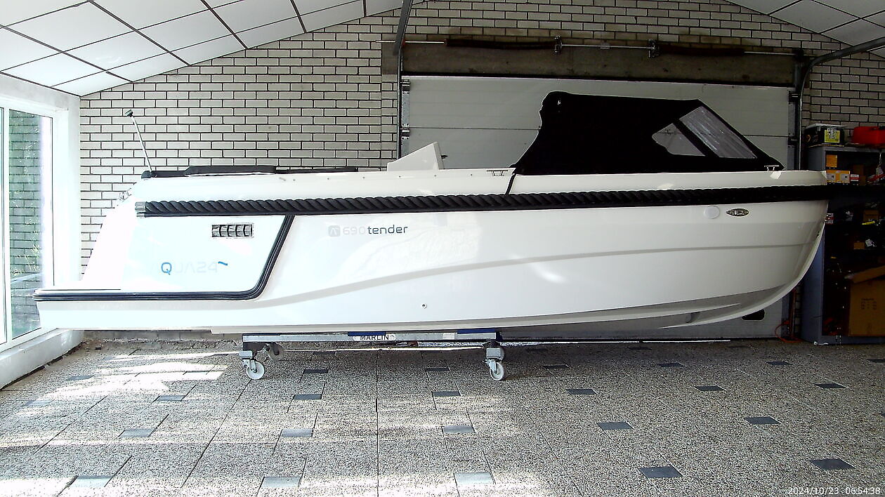 AQUA24 690 Tender