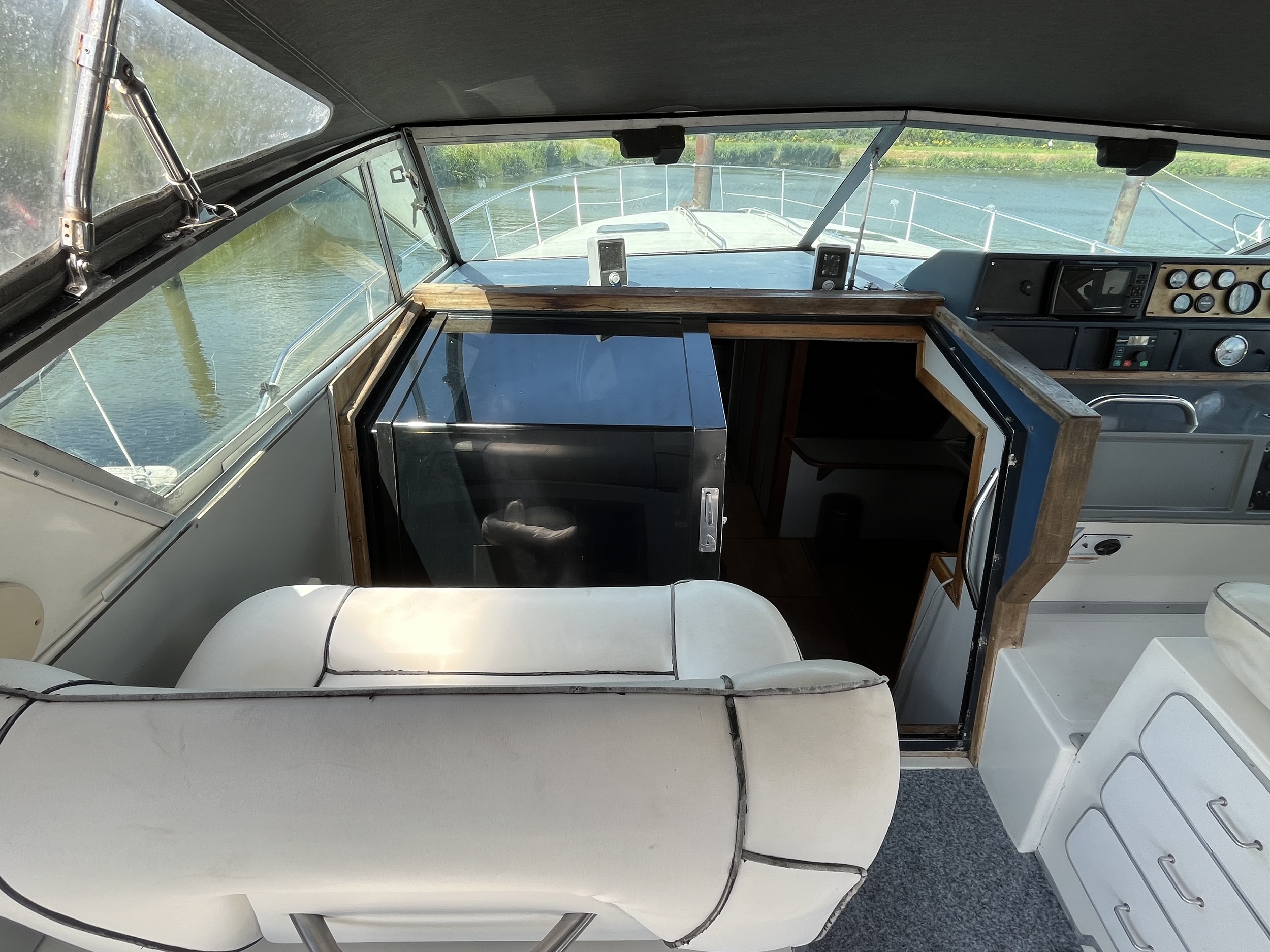 Sea Ray 390 Express Cruiser — foto 11 van 43