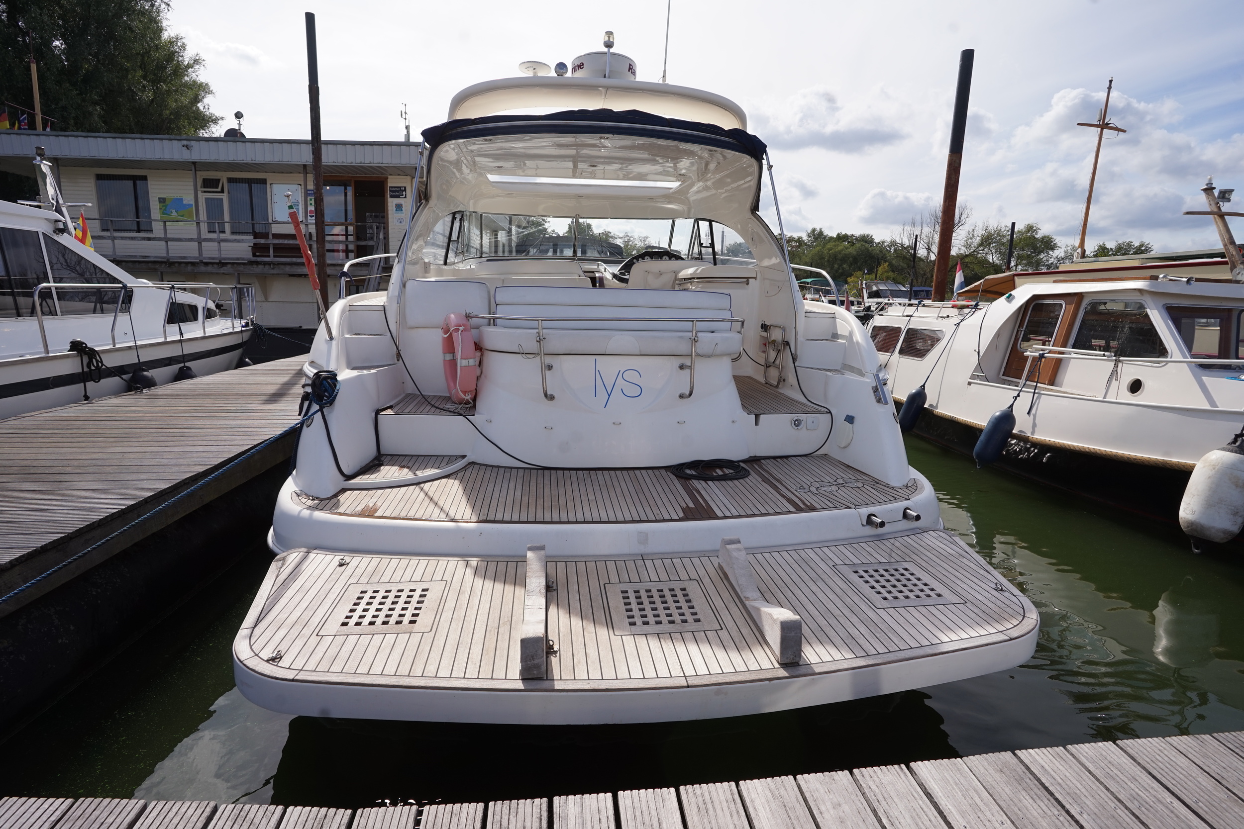 Bavaria 42 HT Sport IPS-500 - hydraulic platform — foto 37 van 42