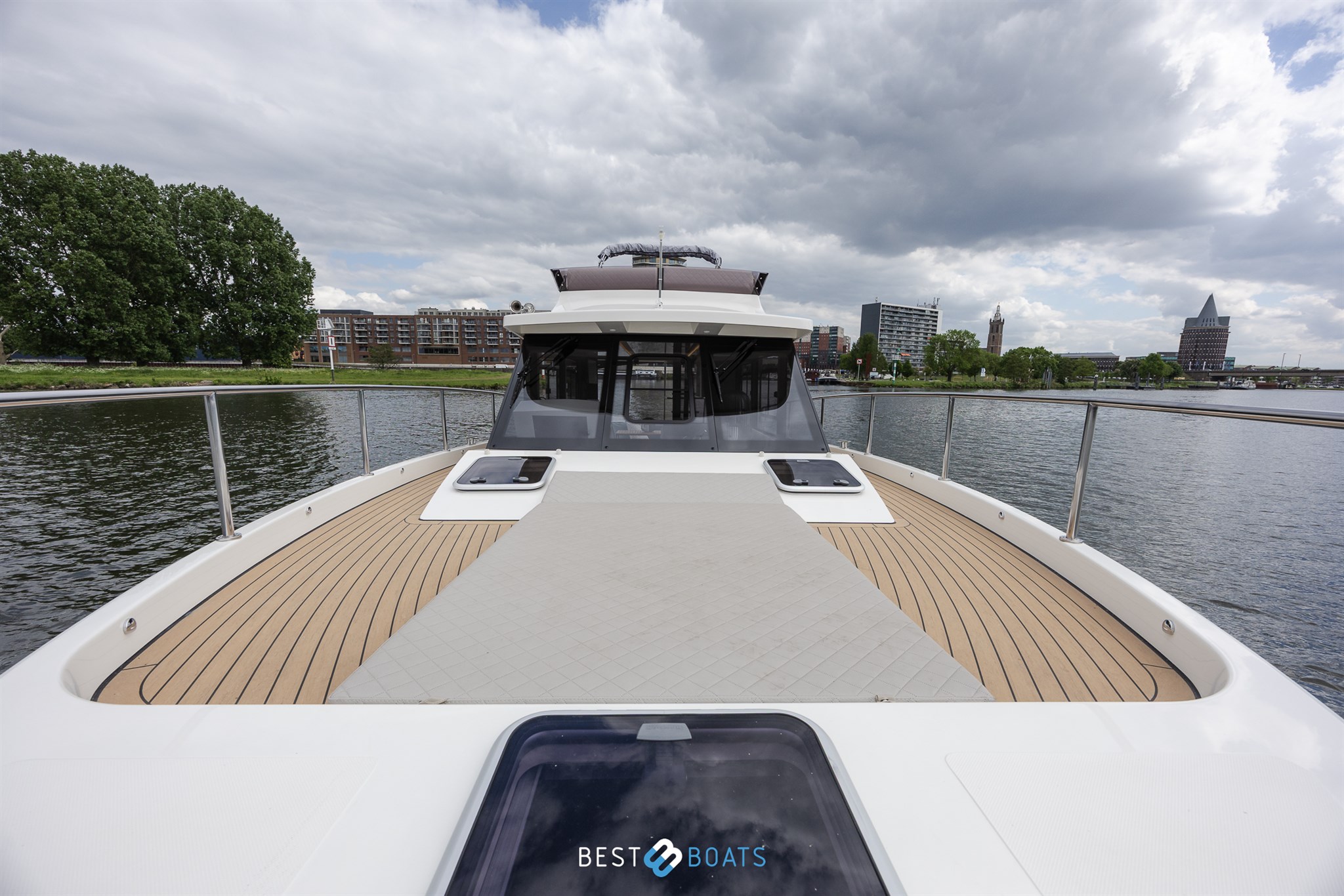 Cobra Yachts Futura 36 Premium Fly — foto 8 van 9
