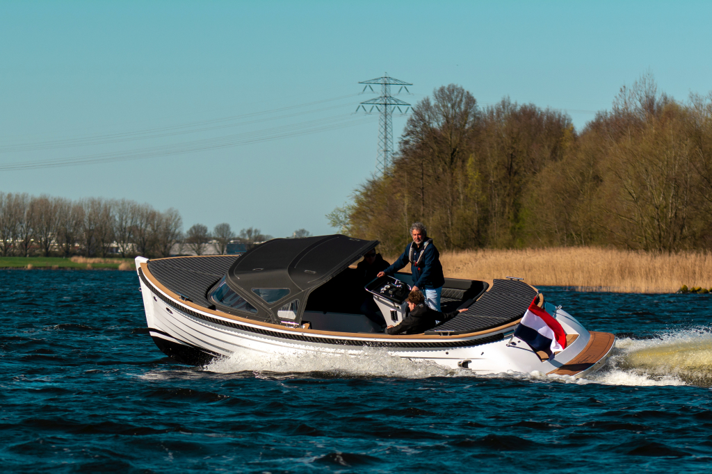 Waterspoor 717 Outboard | Luxe tender | Vanaf €45.950,- — foto 3 van 16