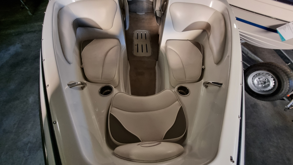 Crownline 18 ss met MerCruiser 3.0 inboard en Pega trailer — foto 8 van 10