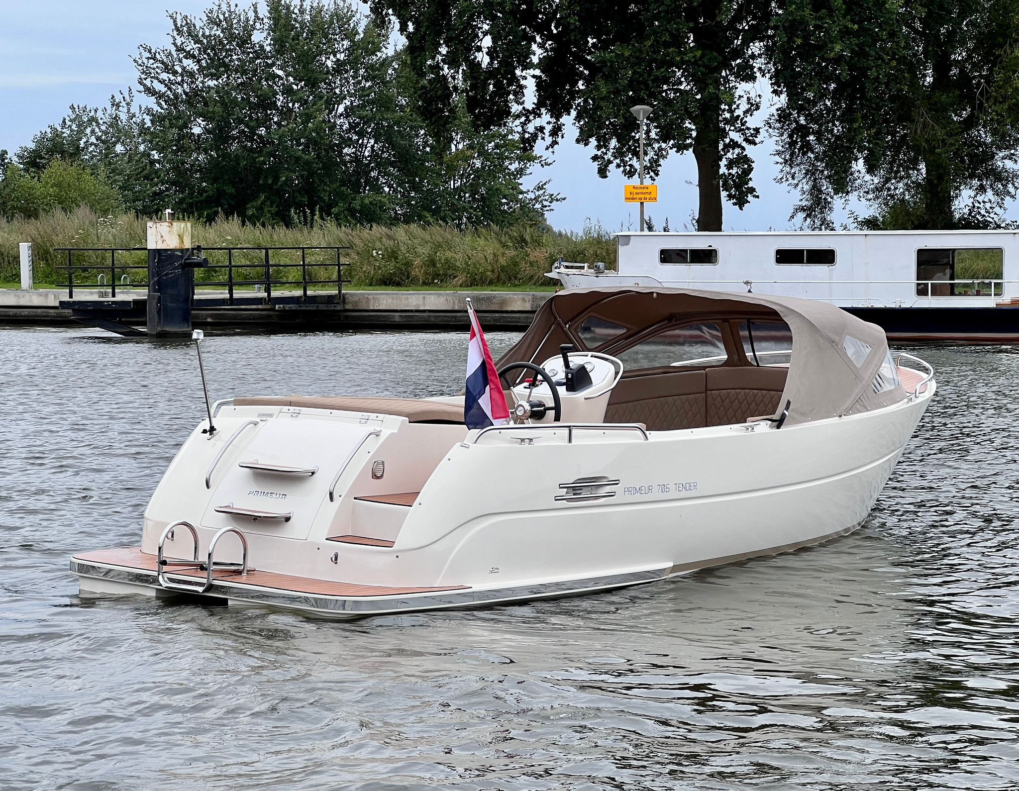 Primeur 705 Tender — foto 1 van 2