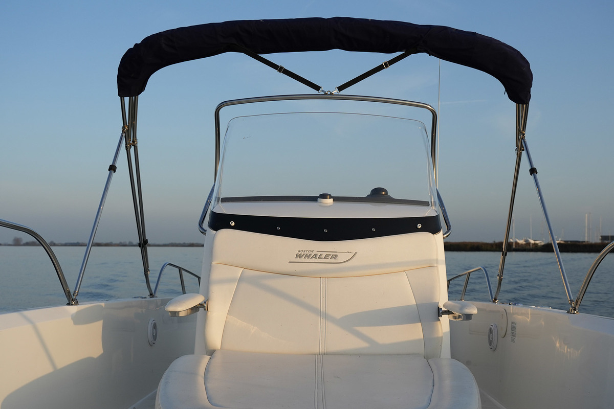 Boston Whaler 270 Dauntless — foto 15 van 37