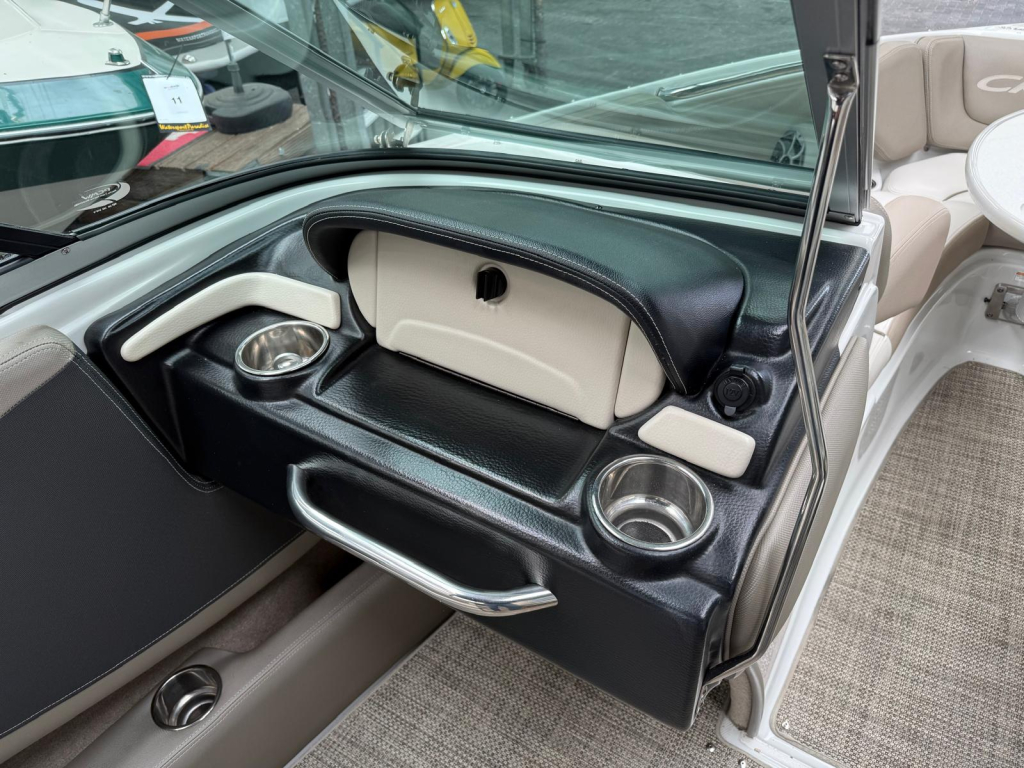 Crownline 225 SS — foto 12 van 39