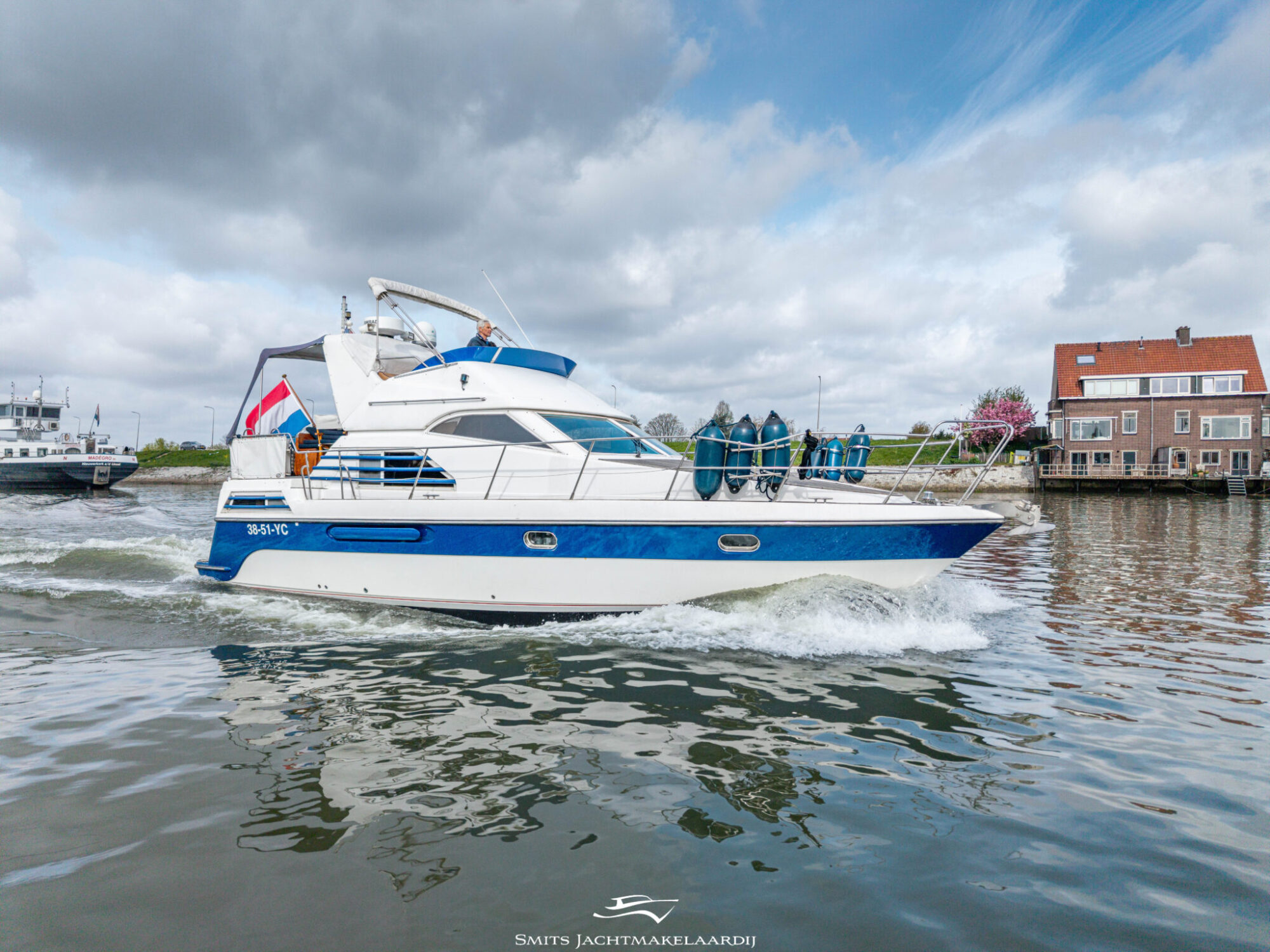 Astor 37 Flybridge — foto 1 van 54