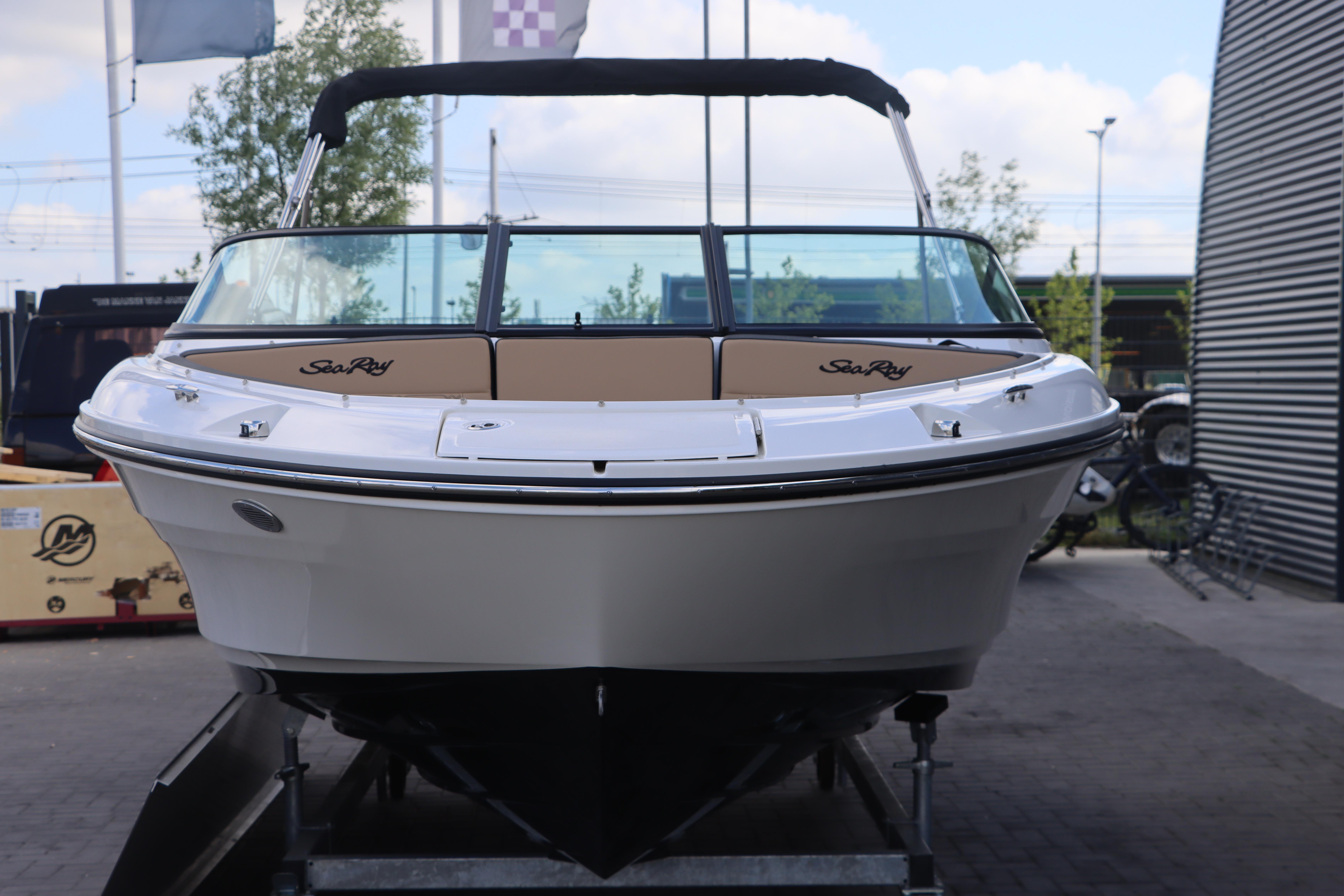 Sea Ray SPX 190 — foto 20 van 37