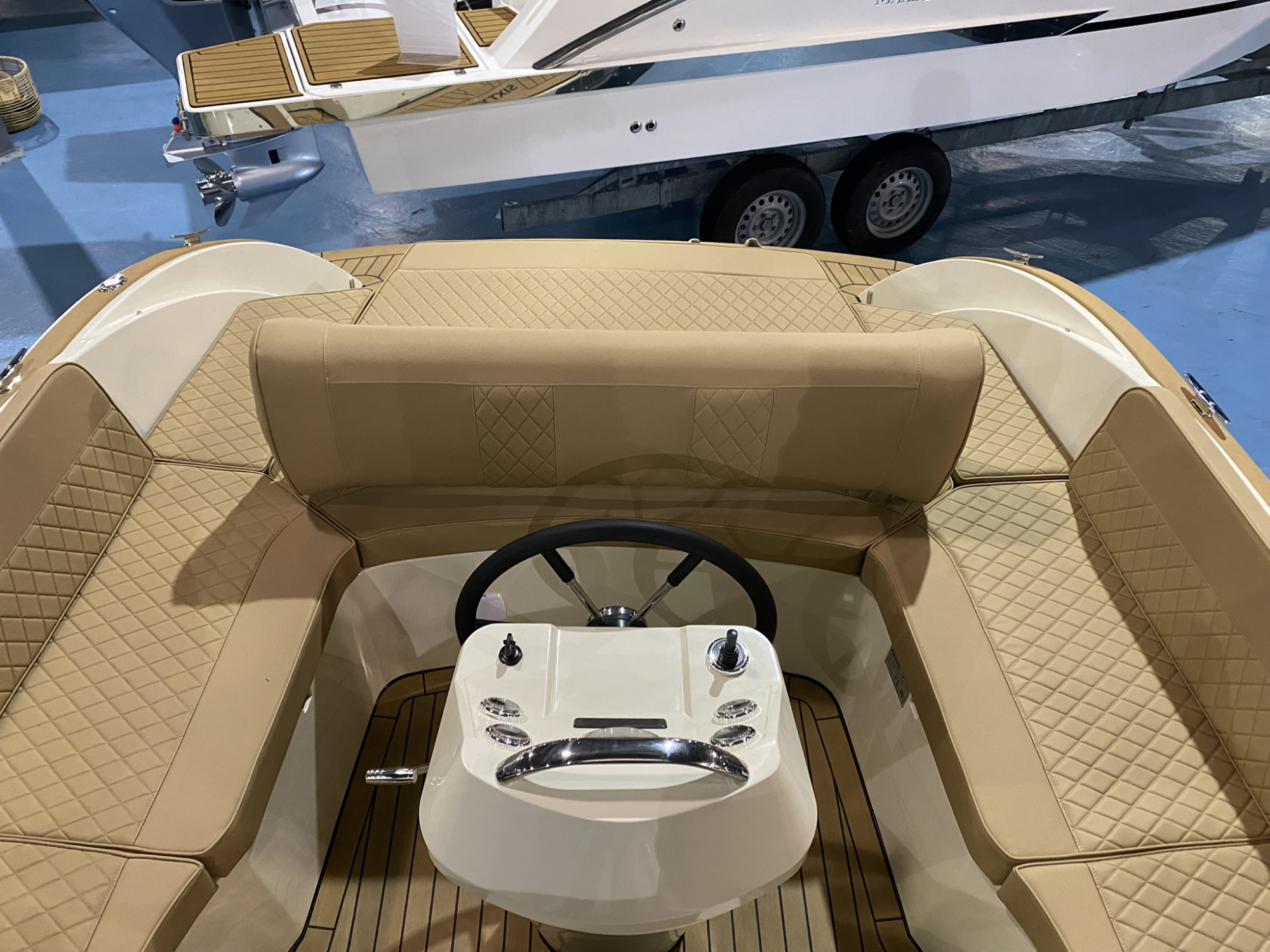 Antaris Sixty7 met Vetus 42 pk creme op voorraad! — foto 9 van 9