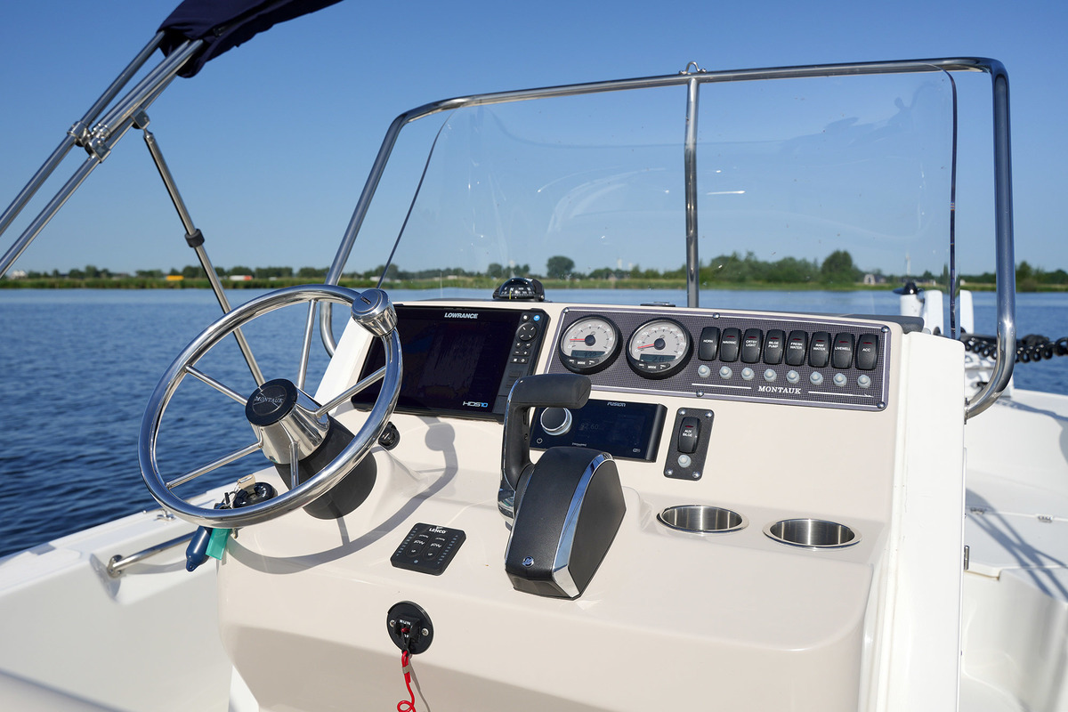 Boston Whaler 210 Montauk — foto 13 van 50