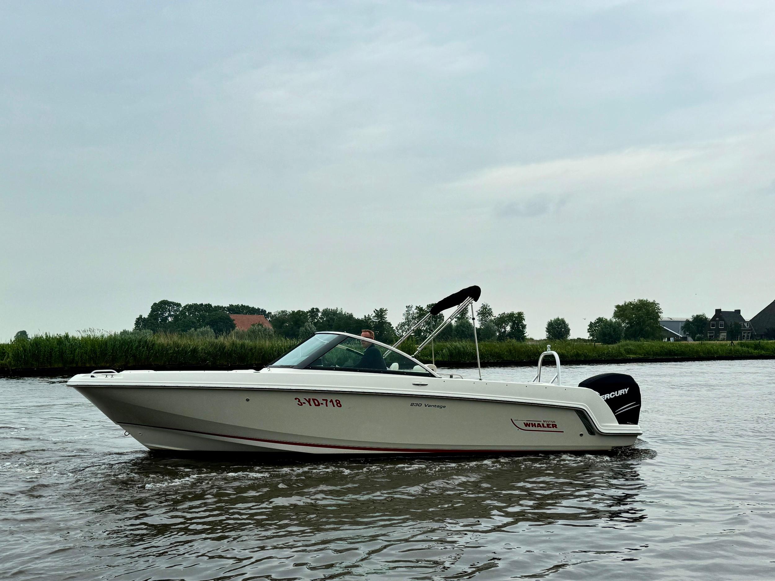 Boston Whaler 230 Vantage — foto 28 van 37