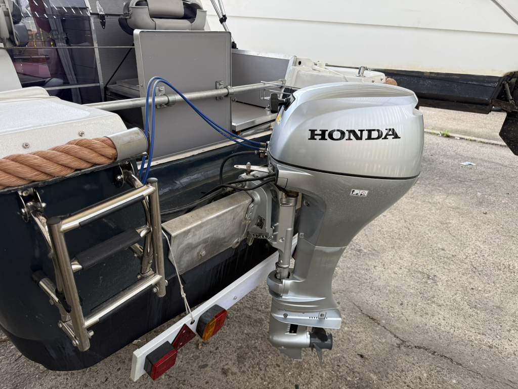 Motorboot 6m recente 15pk Honda trailer 6m kajuitboot — foto 5 van 10