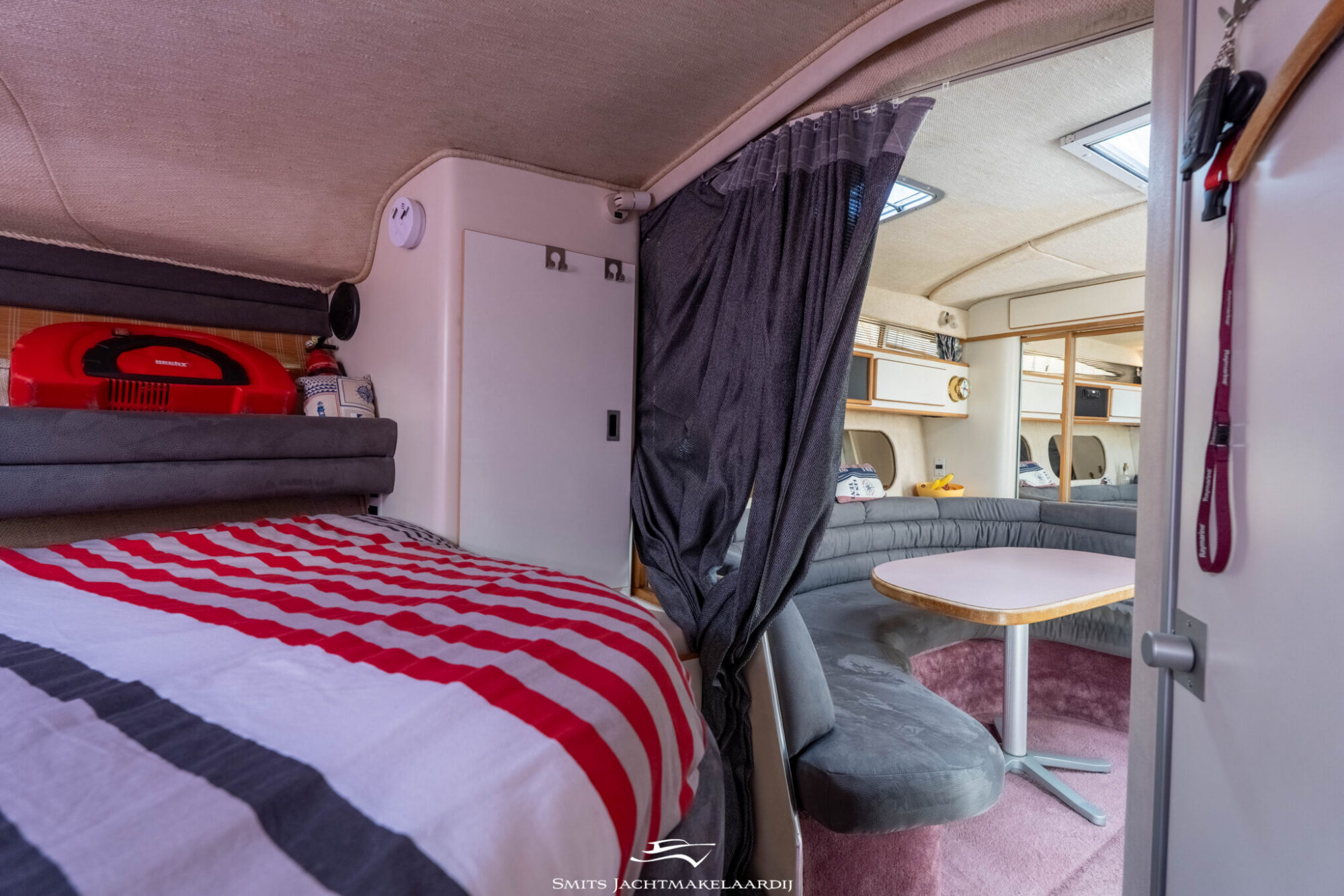 Sea Ray 370 Express Cruiser — foto 24 van 59