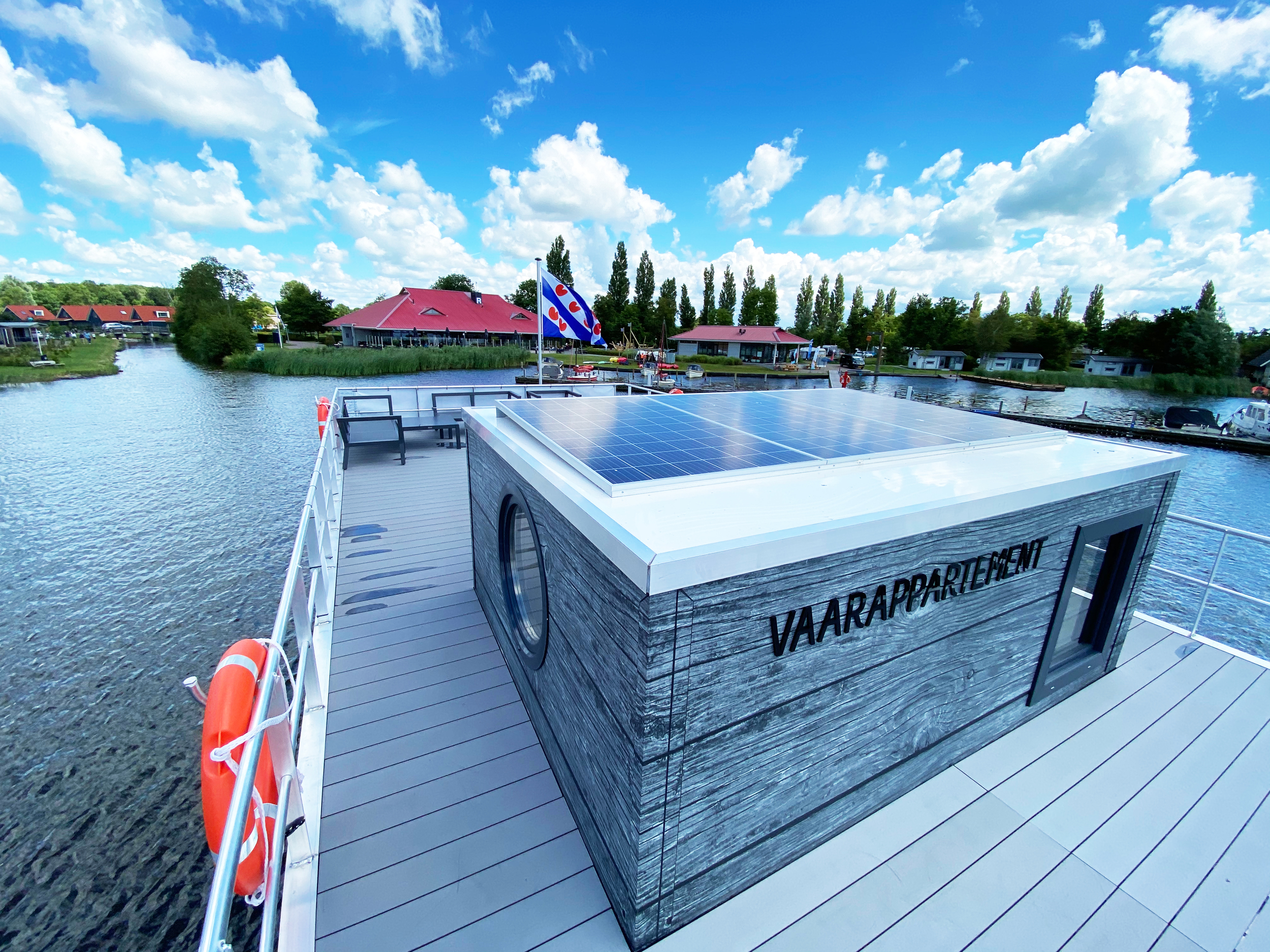 VaarAppartement 'Black Pearl' Houseboat - Panoramahut — foto 27 van 42