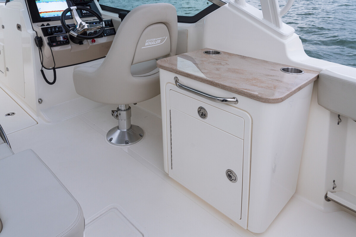 Boston Whaler 240 Vantage — foto 9 van 13