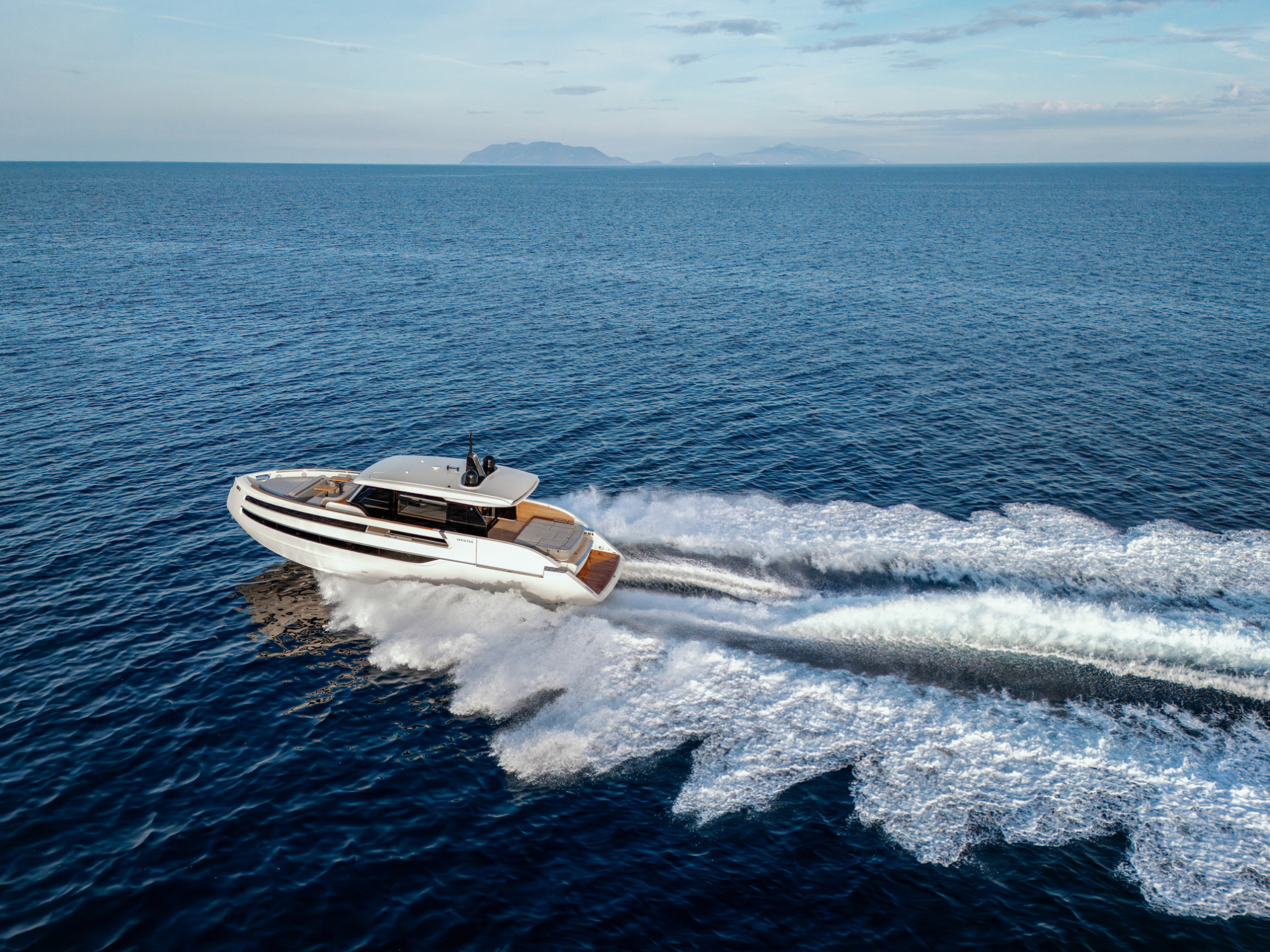 Invictus yachts Invictus ST550 met 2x 950 pk Volvo IPS direct leverbaar — foto 4 van 28