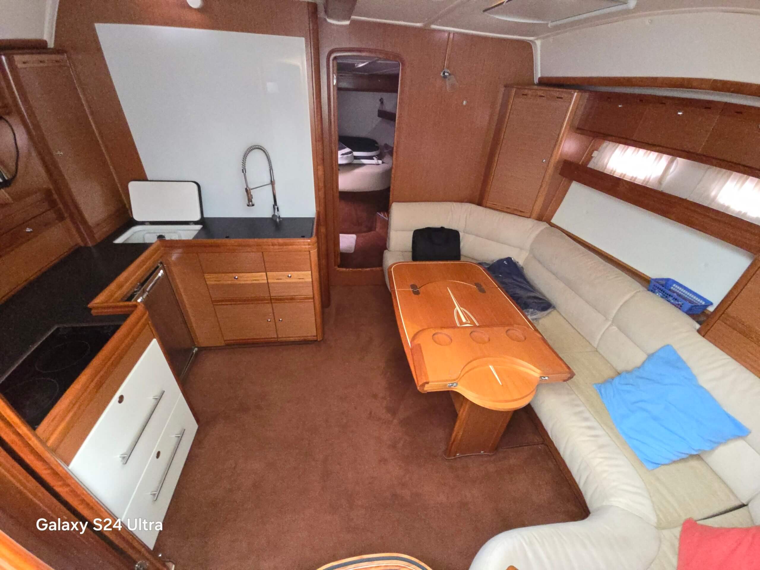 Bavaria 42 Sport HT - BluYachting — foto 3 van 12