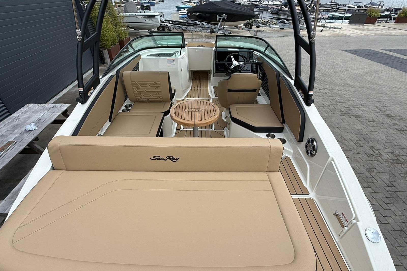 Sea Ray SPX 210 — foto 13 van 41