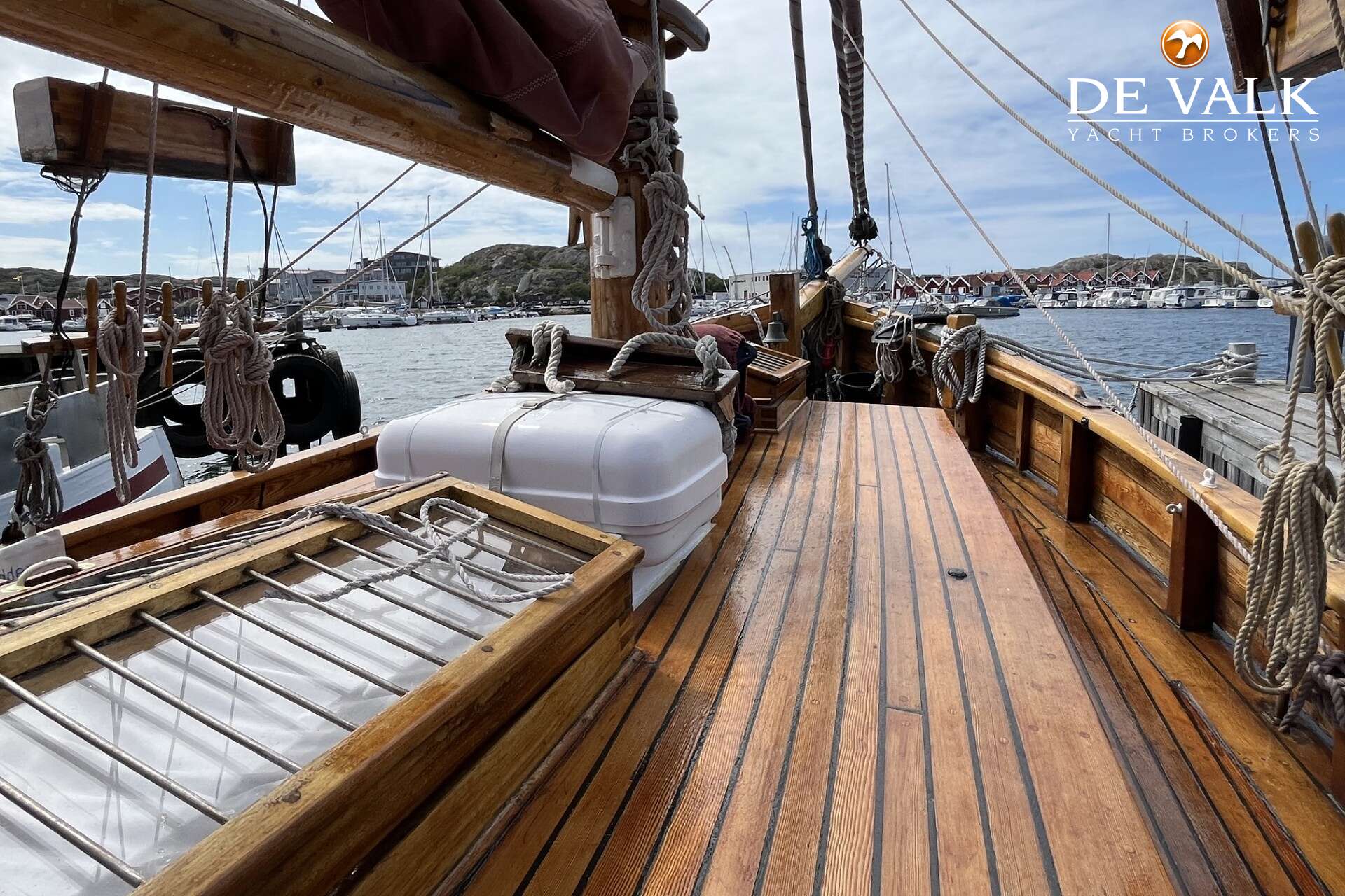 Small sailing ship From Laso — foto 3 van 35