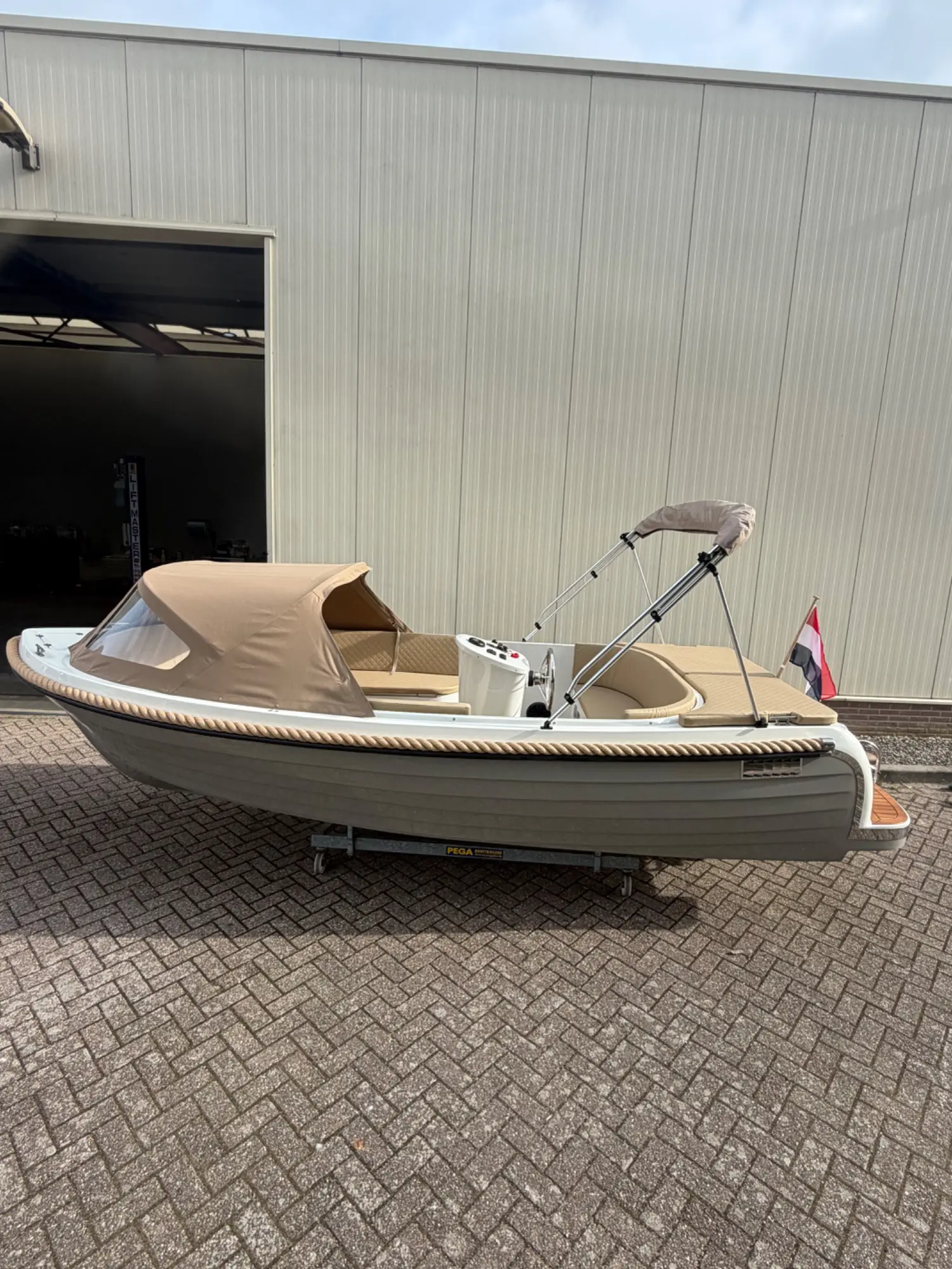 Maassloep 570 Honda 20pk nieuw luxe opties — foto 11 van 15