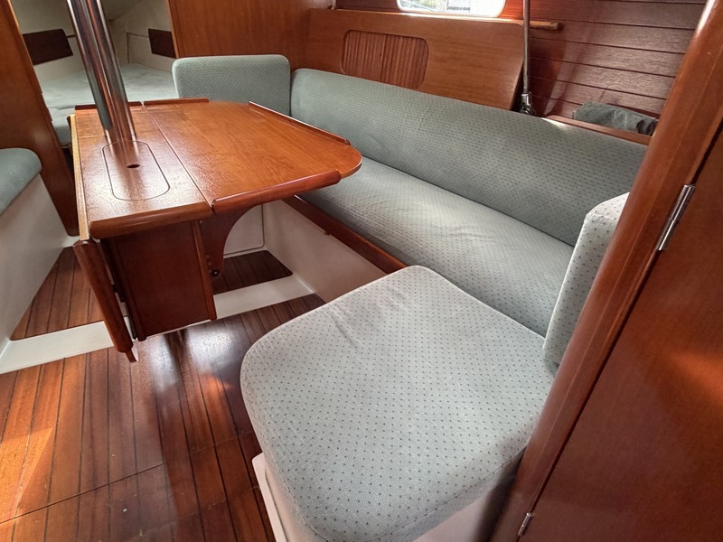 Beneteau Oceanis 321 — foto 13 van 48