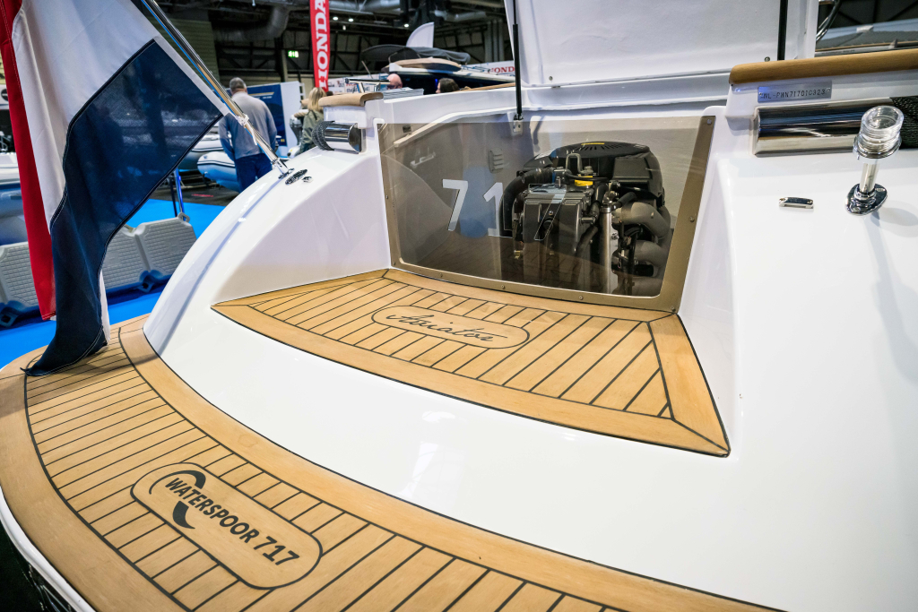Waterspoor 717 Outboard | Luxe tender | Vanaf €45.950,- — foto 7 van 16