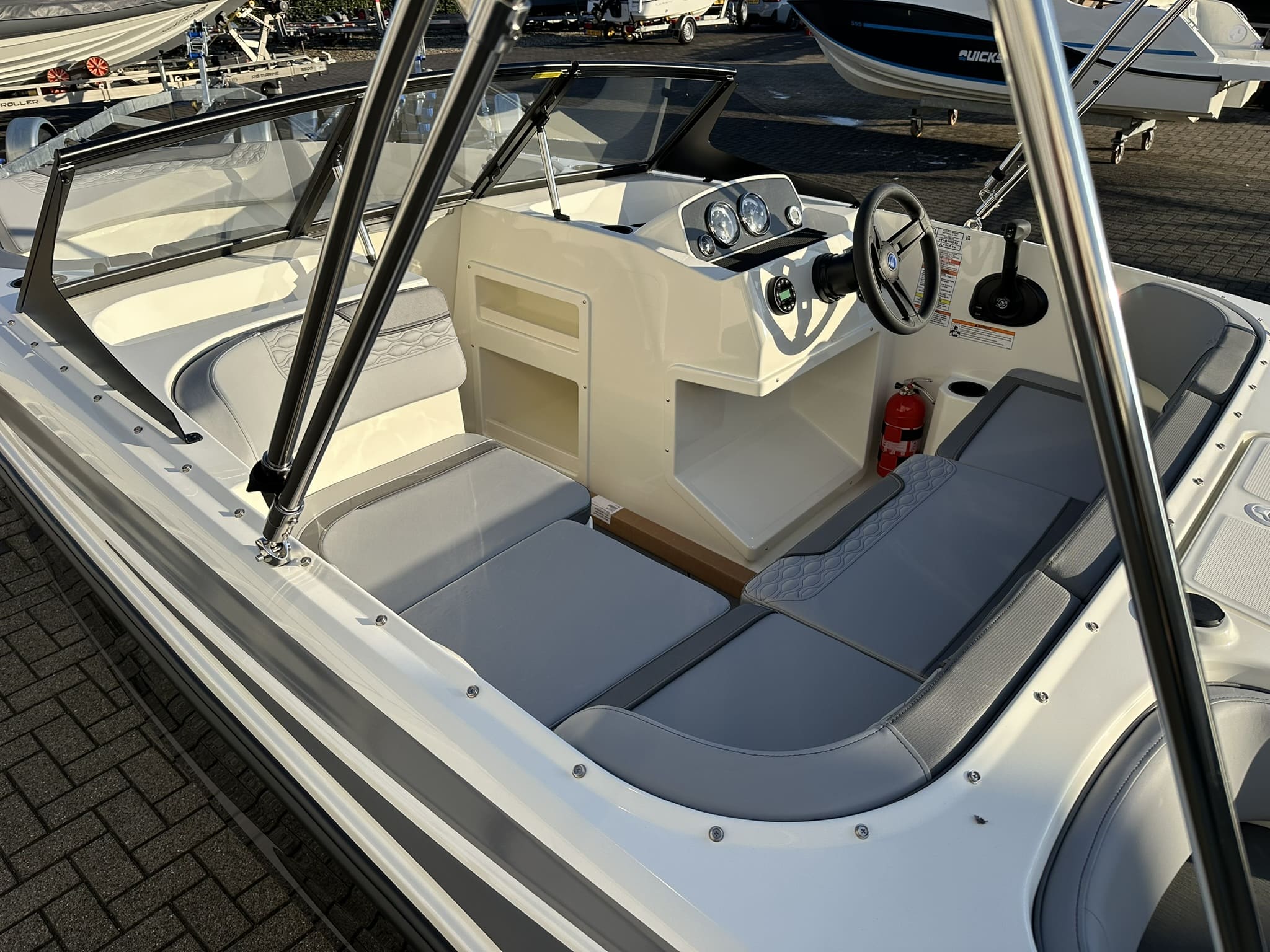 Bayliner Element M17 — foto 6 van 16