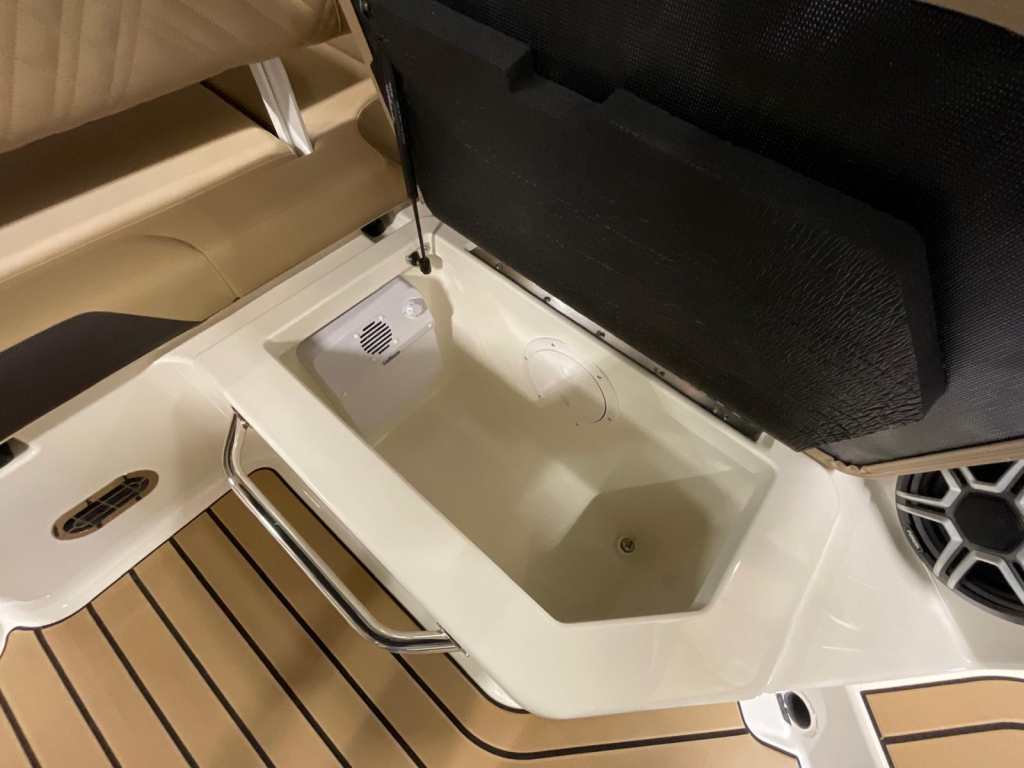 Sea Ray SDX 250 Outboard — foto 24 van 31