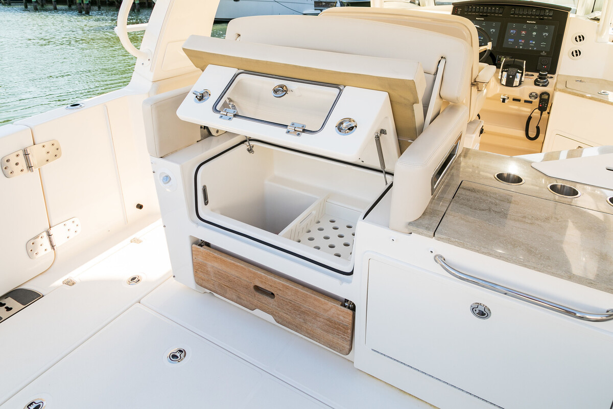 Boston Whaler 350 Realm — foto 22 van 32