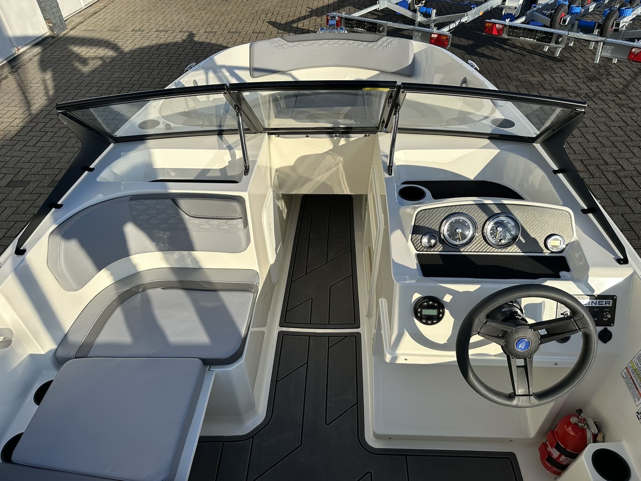 Bayliner Element M17 — foto 10 van 16