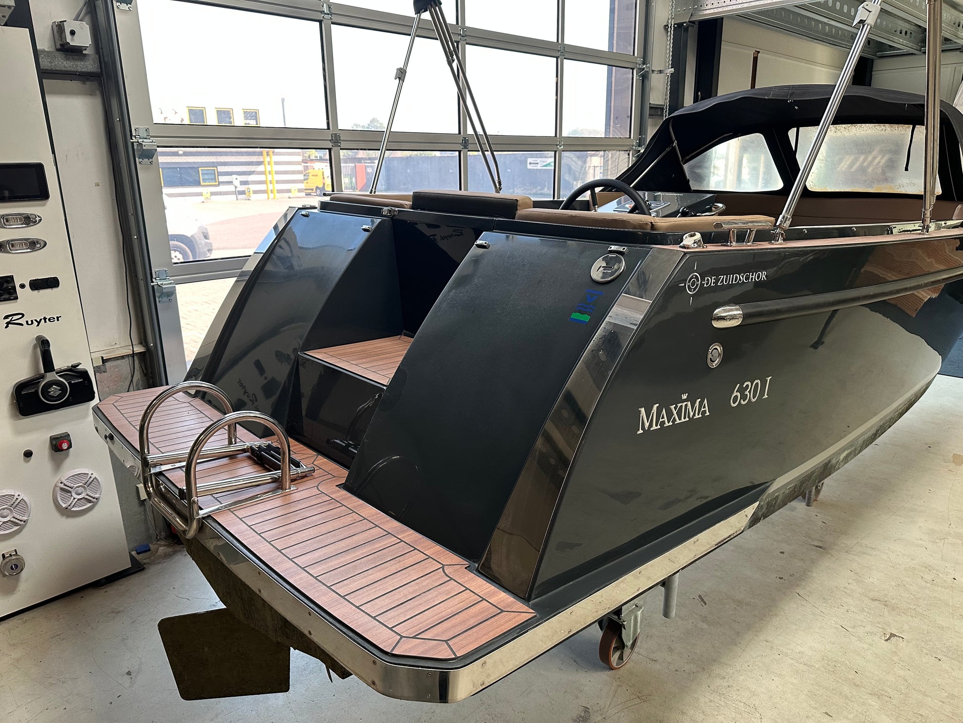 Maxima 630 met Vetus 4 cillinder — foto 4 van 12