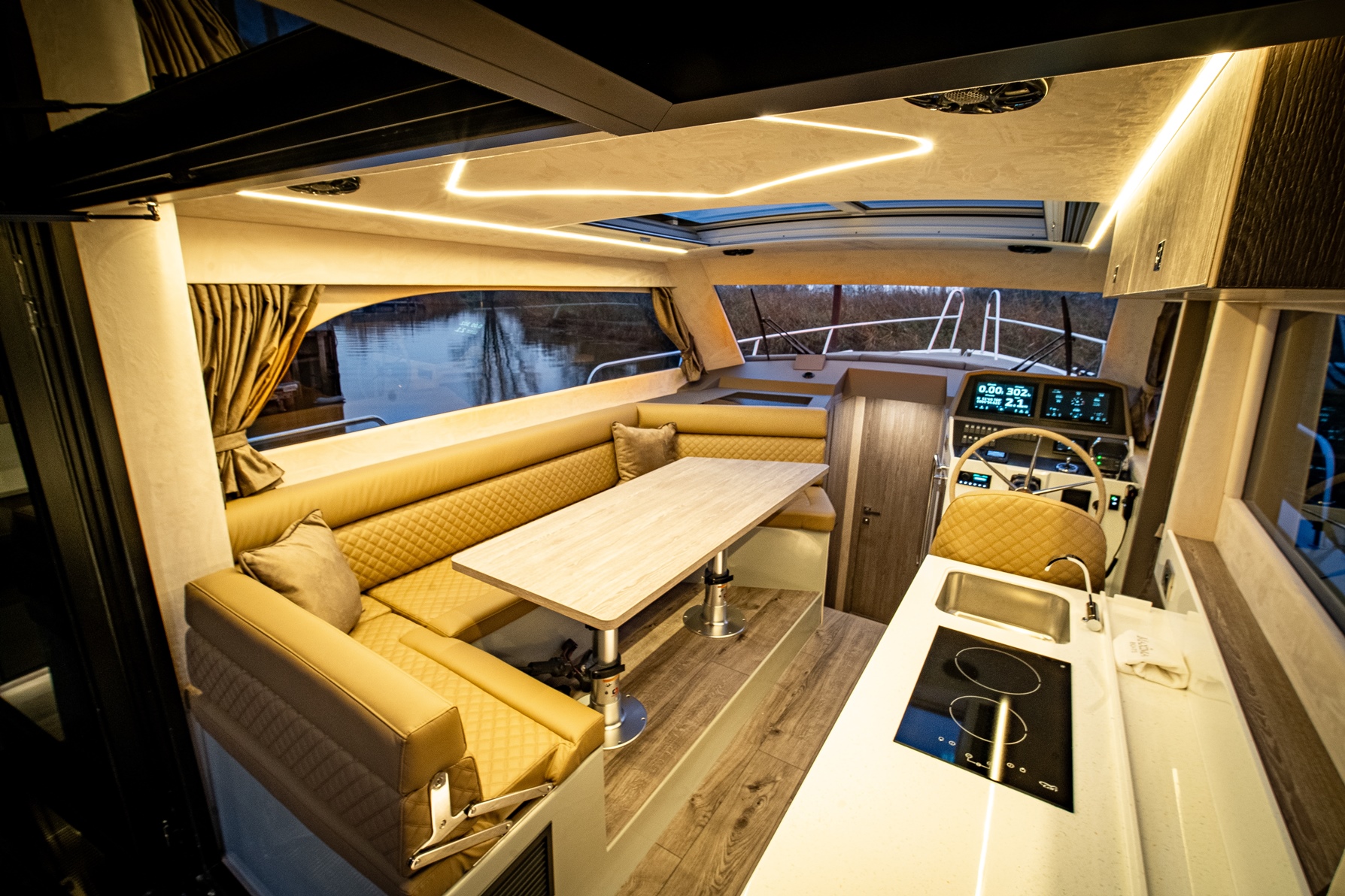 Maxima Boats 37 met Yanmar 320 pk — foto 16 van 16