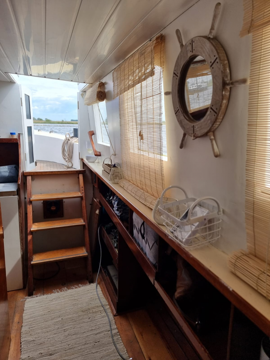 Cabin sloep van 9.7 mtr met 4 cil. dieselmotor geheel gerefit — foto 5 van 12