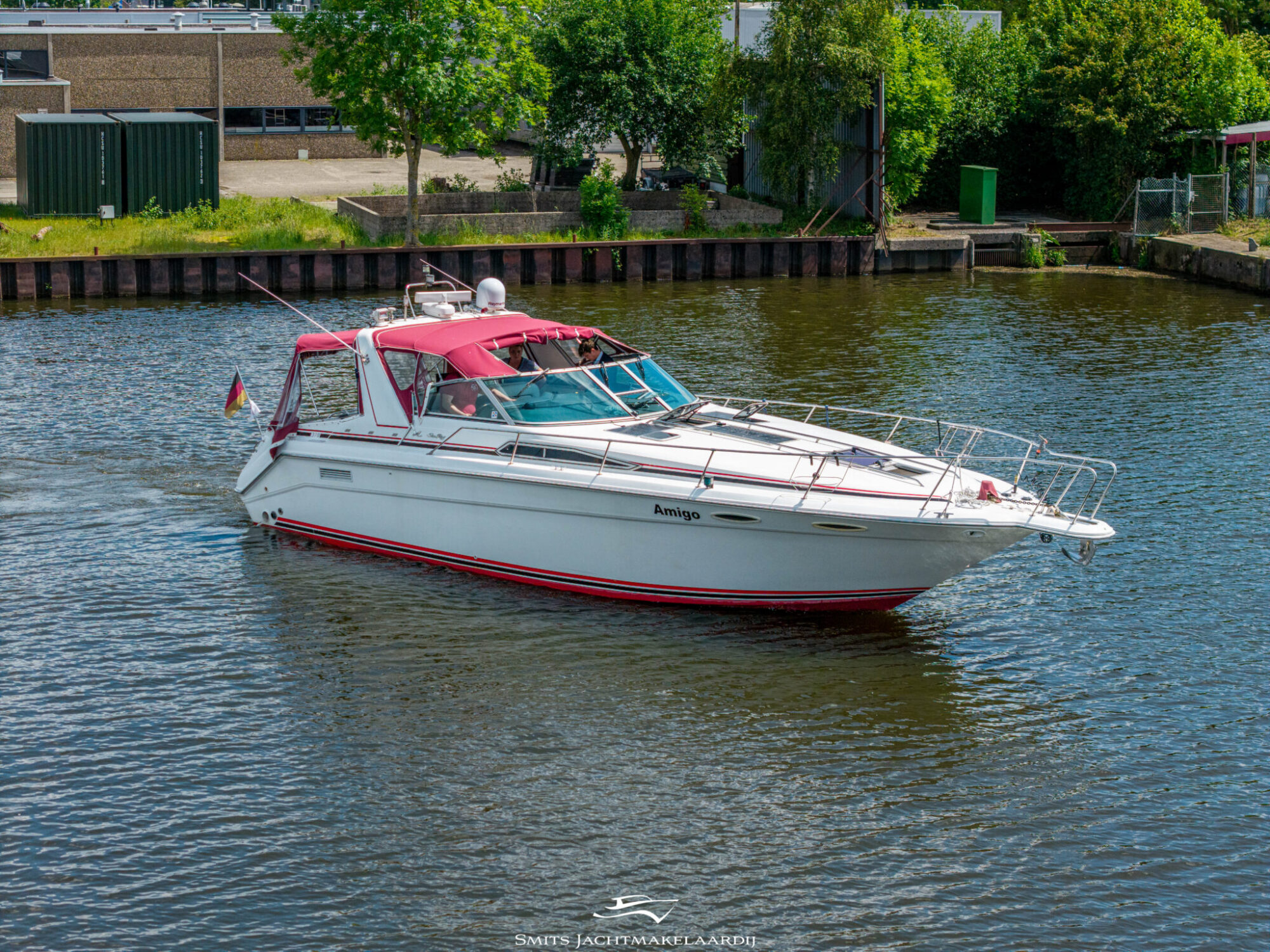 Sea Ray 370 Express Cruiser