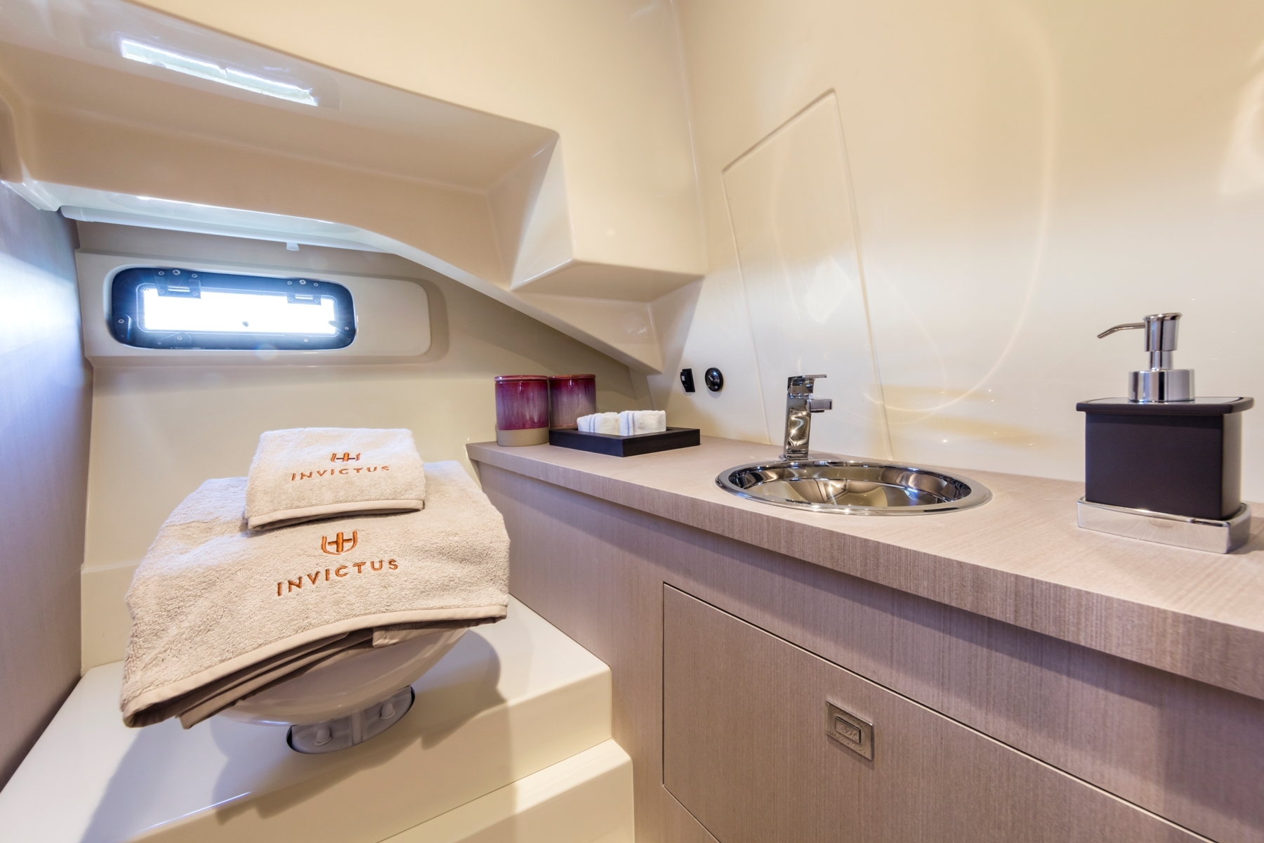Invictus yachts Invictus 280 gts — foto 13 van 17