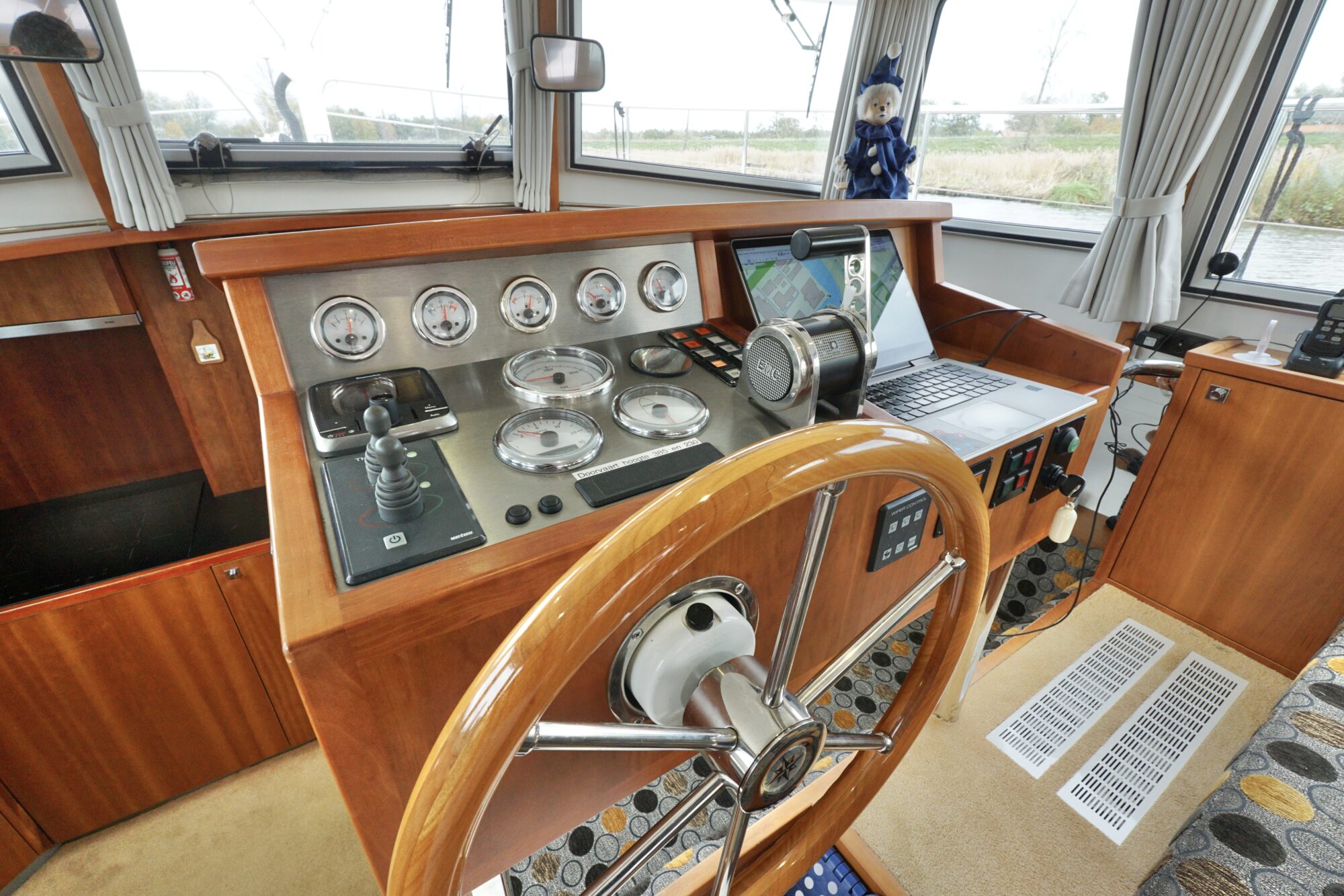 Serious Yachts Gently Low Bridge 45 Sedan — foto 21 van 74