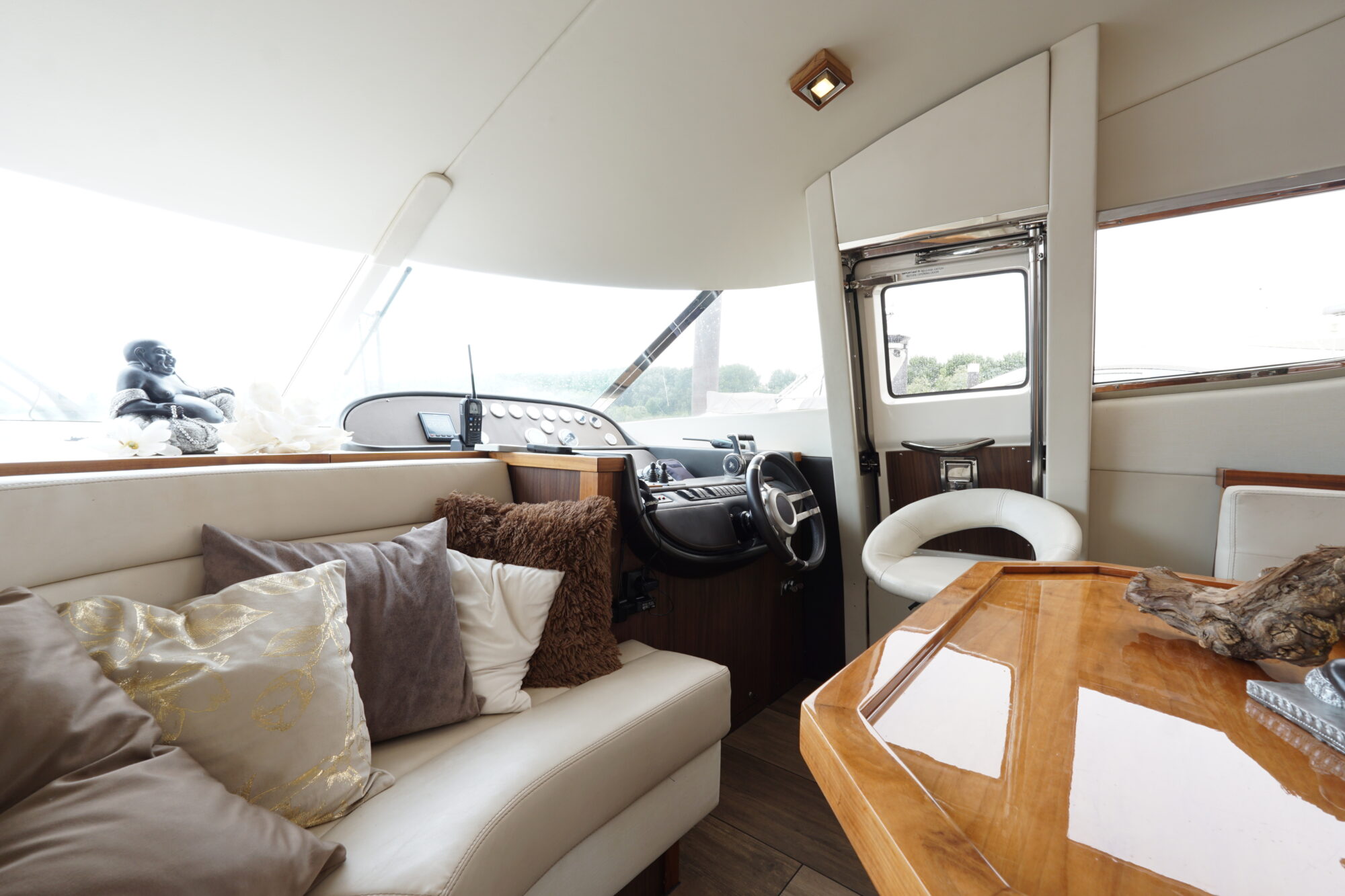 Sunseeker 62 Manhattan — foto 16 van 86