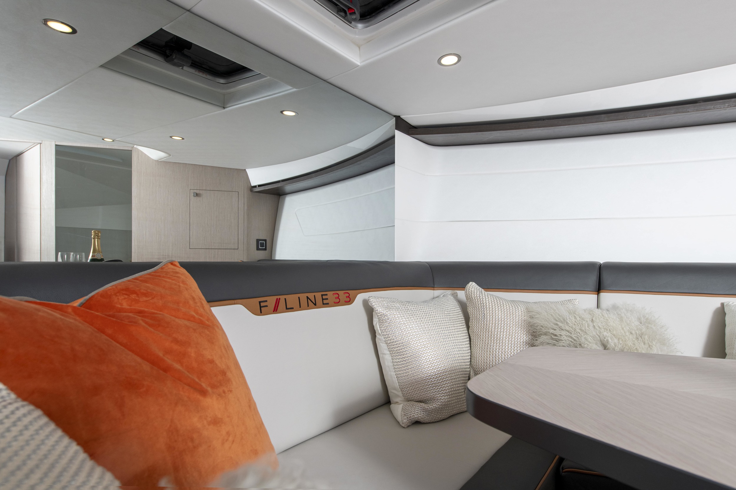 Fairline F-Line 33 Outboard — foto 17 van 31