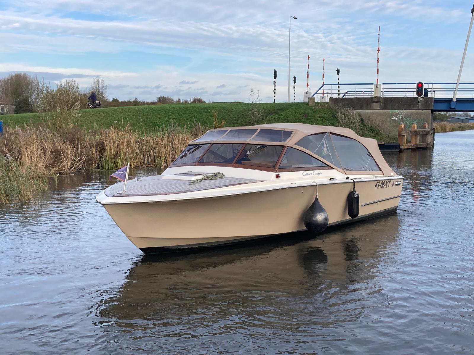 Chris Craft Lancer 25 “220 pk” / €39.500