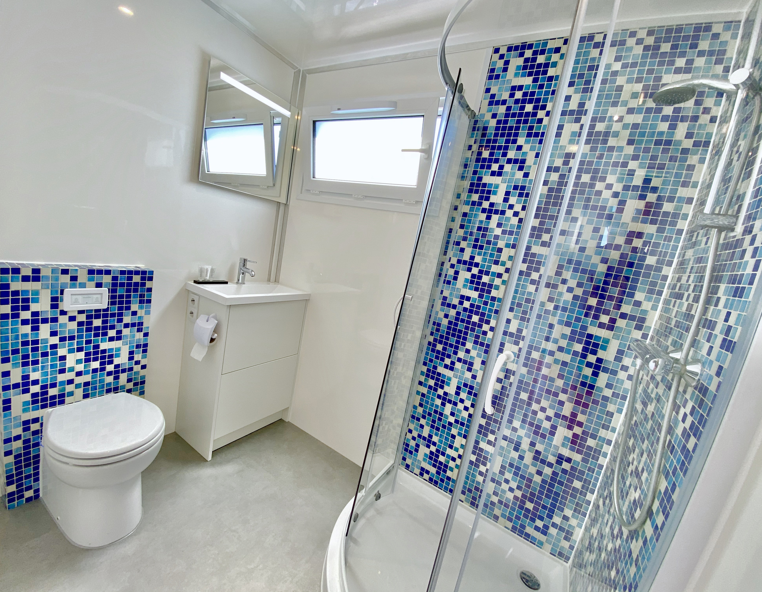 VaarAppartement 'Black Pearl' Houseboat - Panoramahut — foto 37 van 42