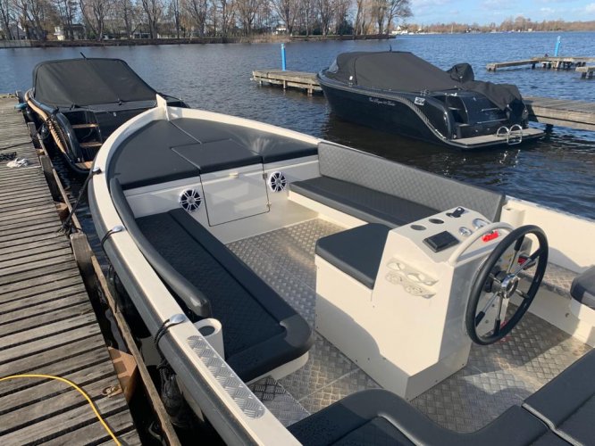 Steelfish 670 vaarklaar 60pk Honda — foto 7 van 18